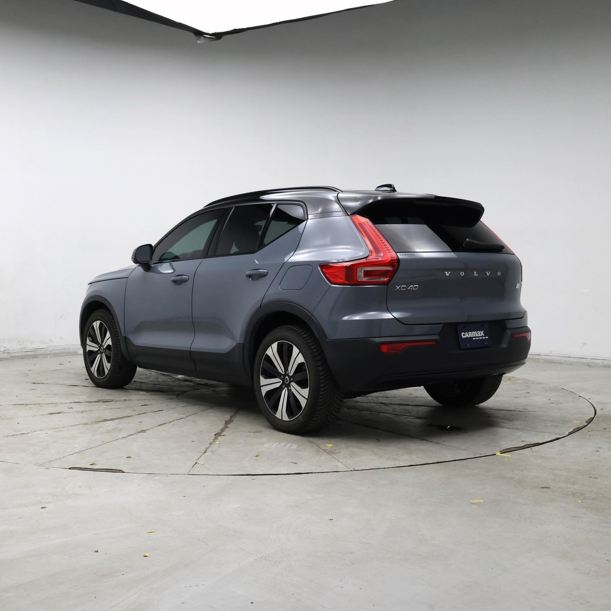 Thumbnail: 2023 Volvo XC40 - 2