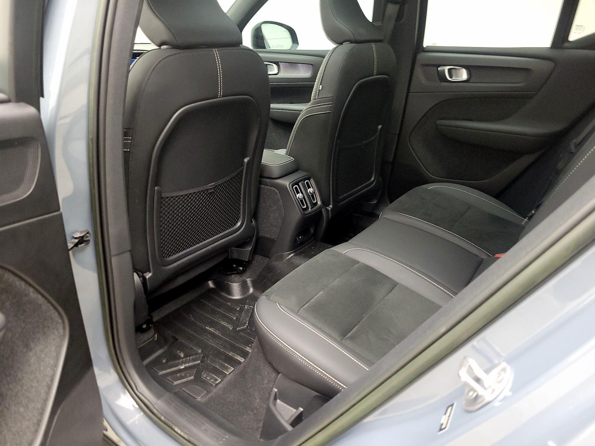 Thumbnail: 2023 Volvo XC40 - 20