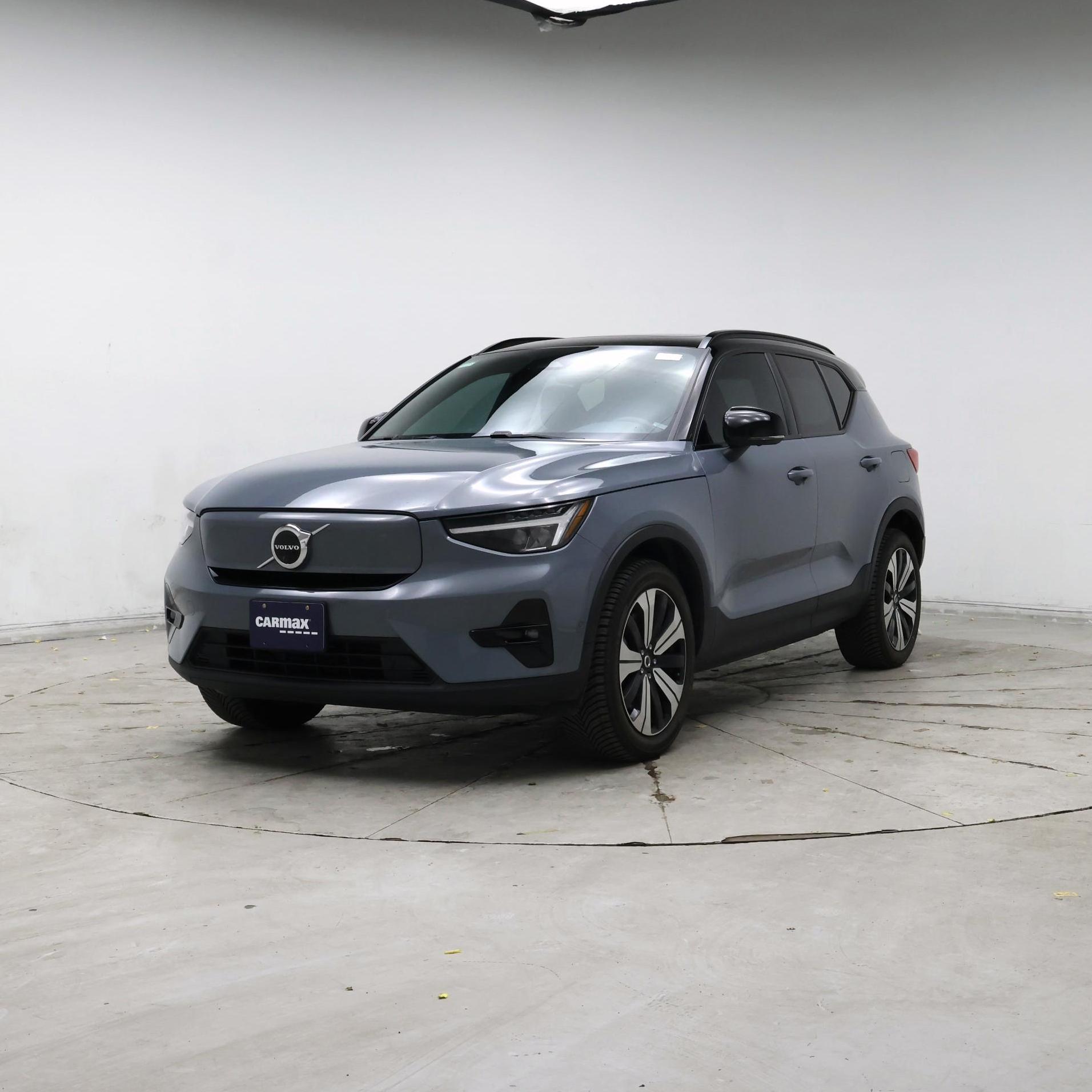 Thumbnail: 2023 Volvo XC40 - 4