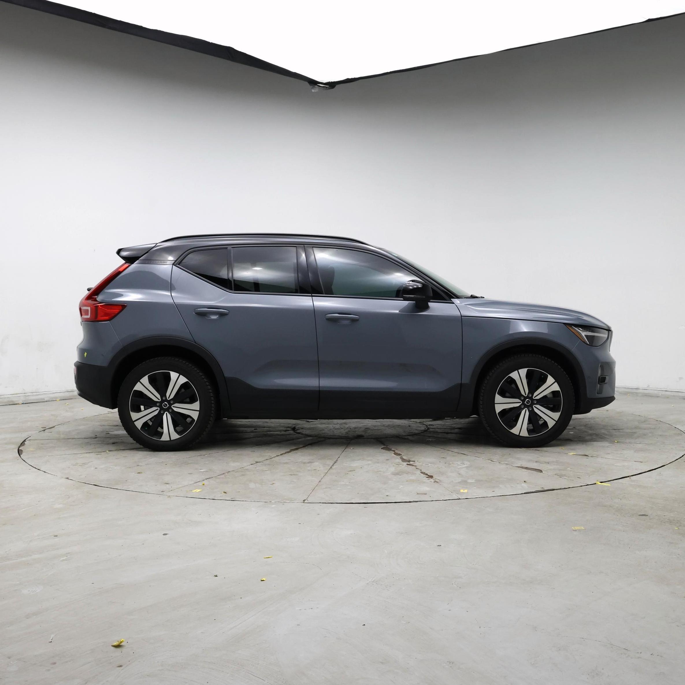 Thumbnail: 2023 Volvo XC40 - 7