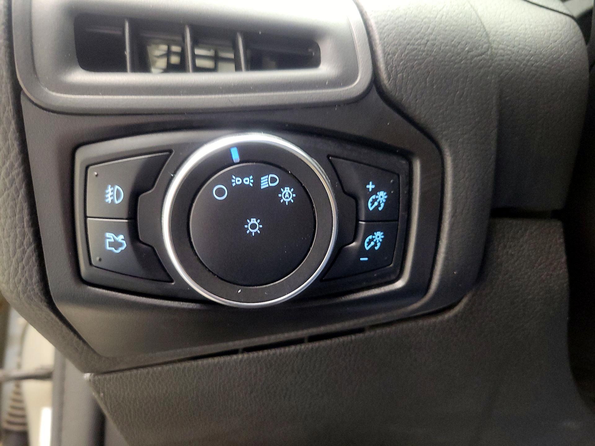 Thumbnail: 2016 Ford Focus - 13