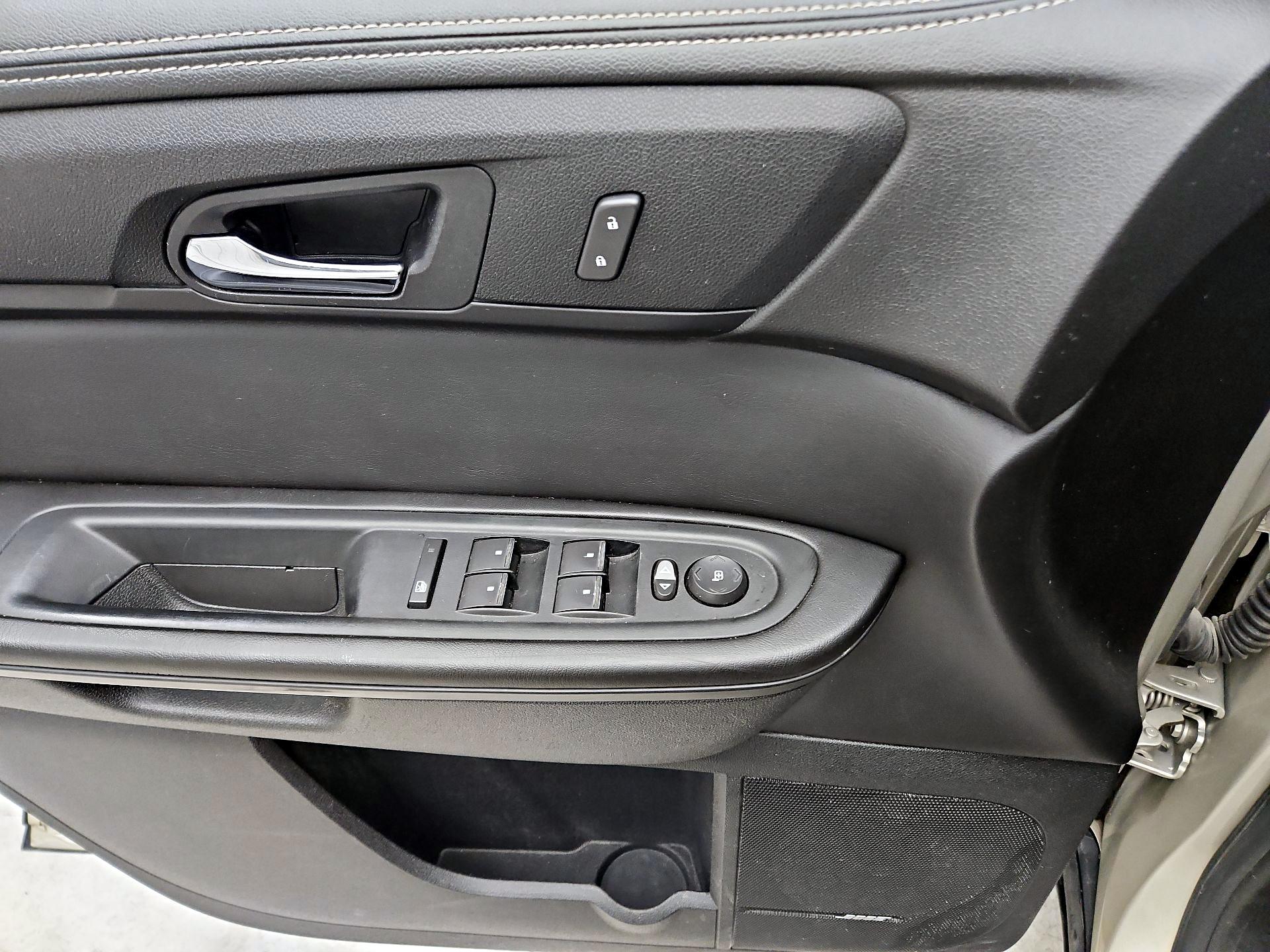 Thumbnail: 2015 Chevrolet Traverse - 12