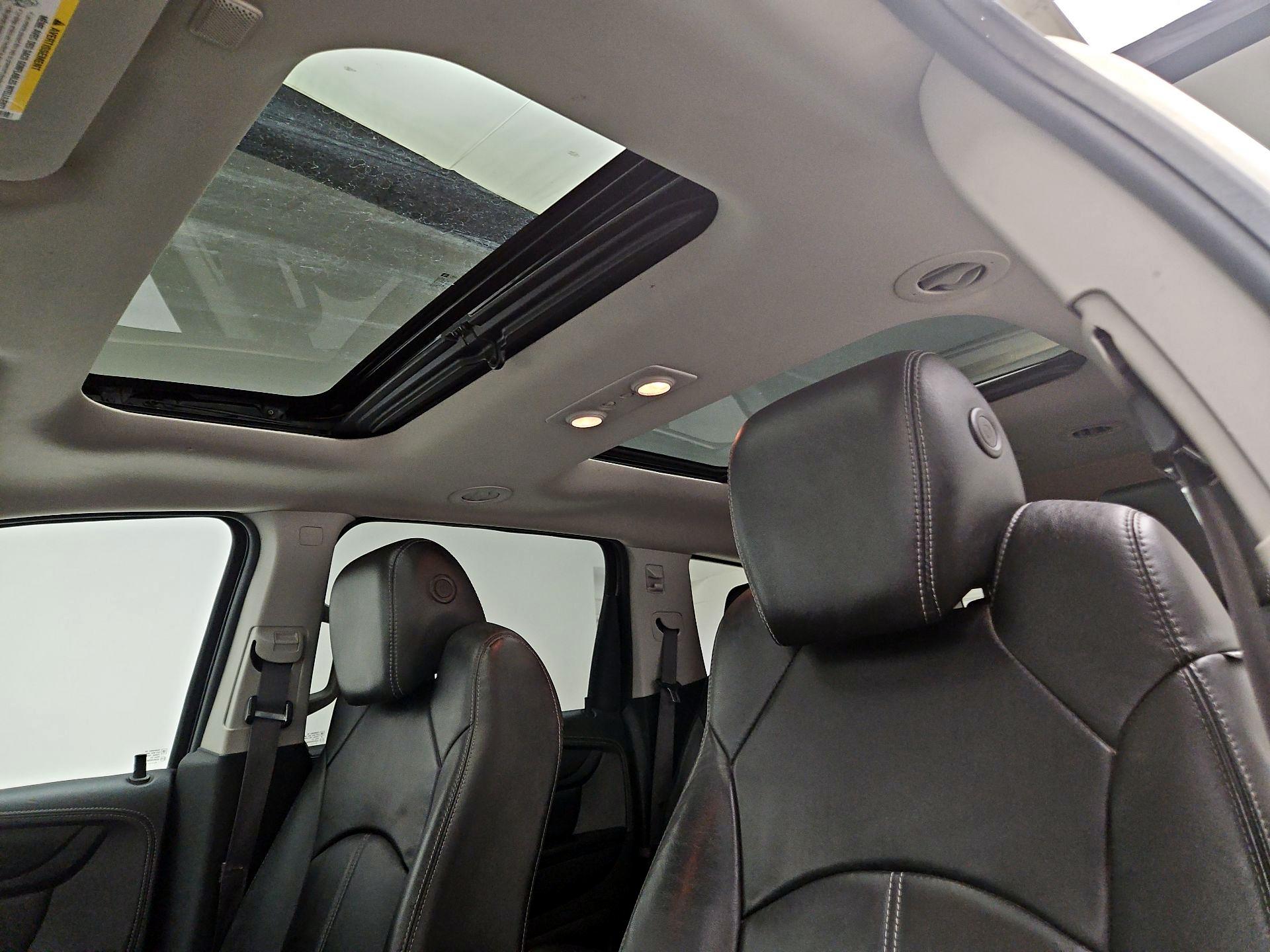 Thumbnail: 2015 Chevrolet Traverse - 19