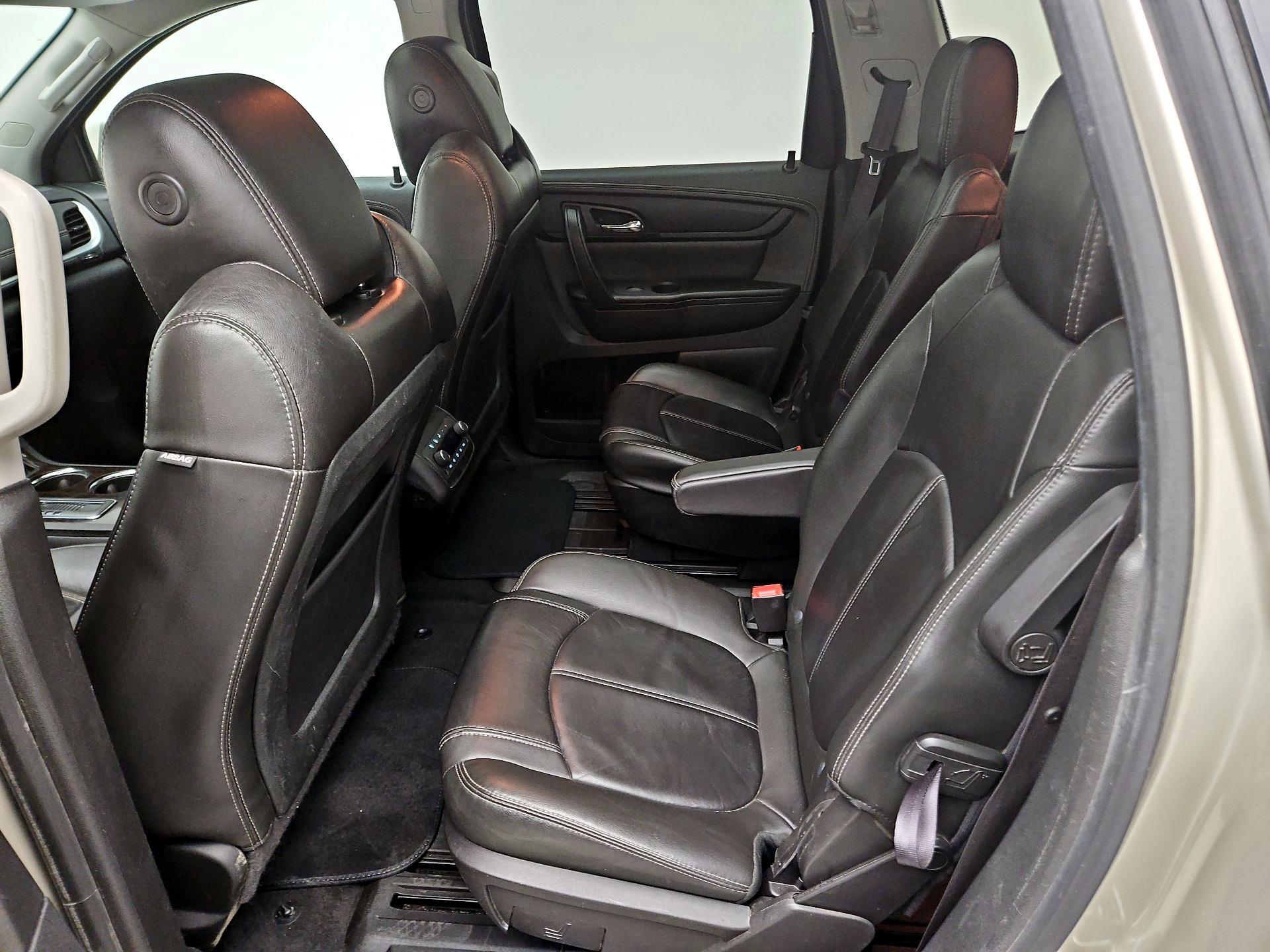 Thumbnail: 2015 Chevrolet Traverse - 20