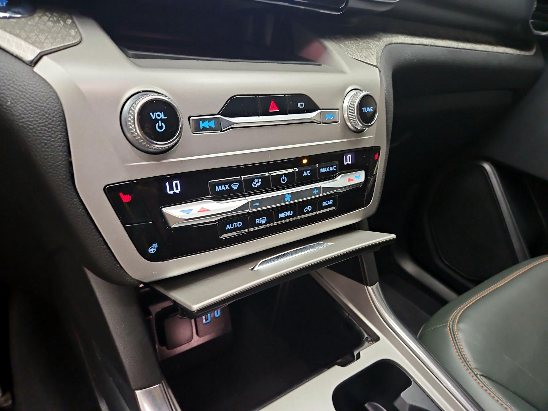 Thumbnail: 2021 Ford Explorer - 17