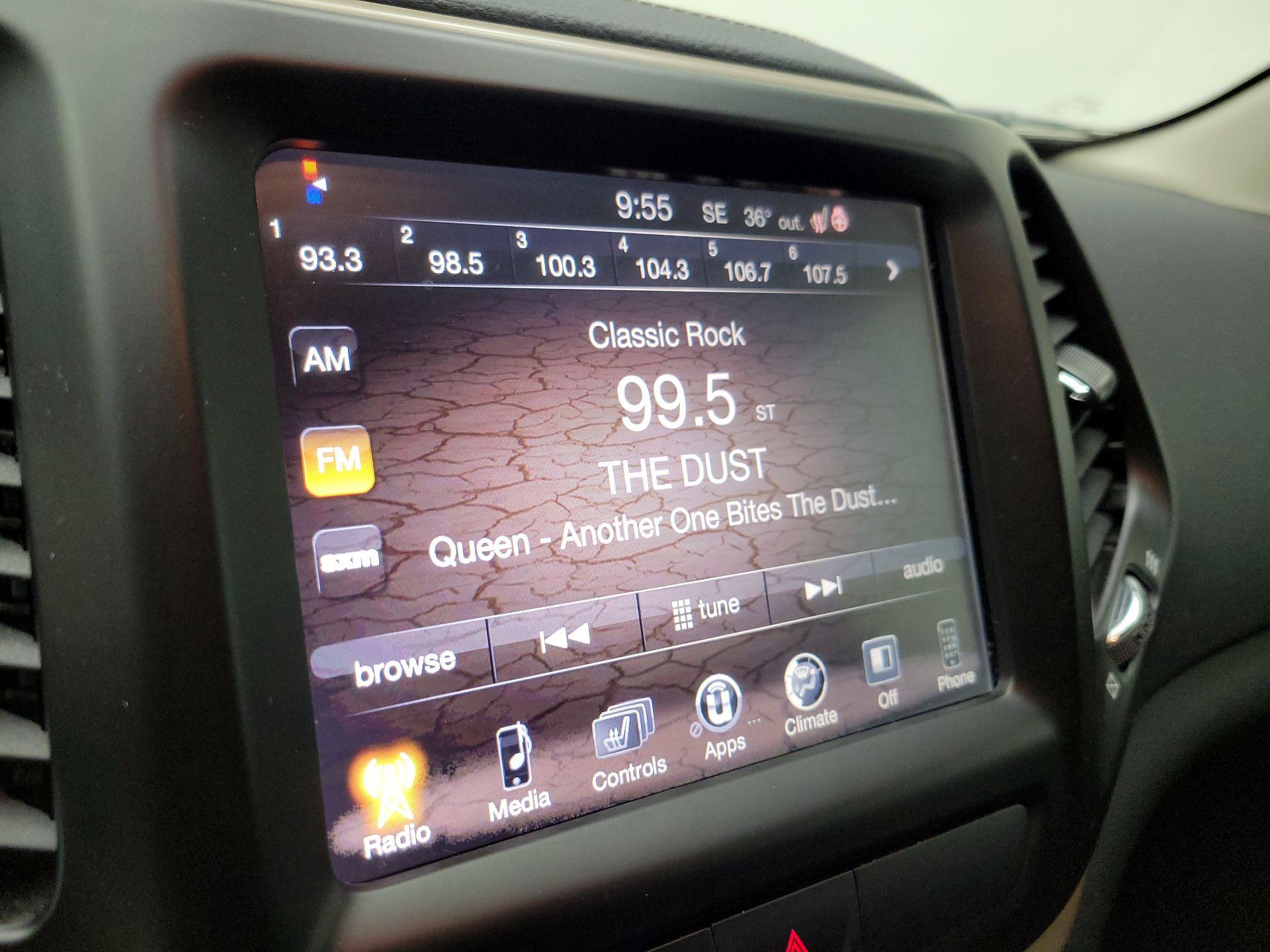 Thumbnail: 2017 Jeep Cherokee - 15