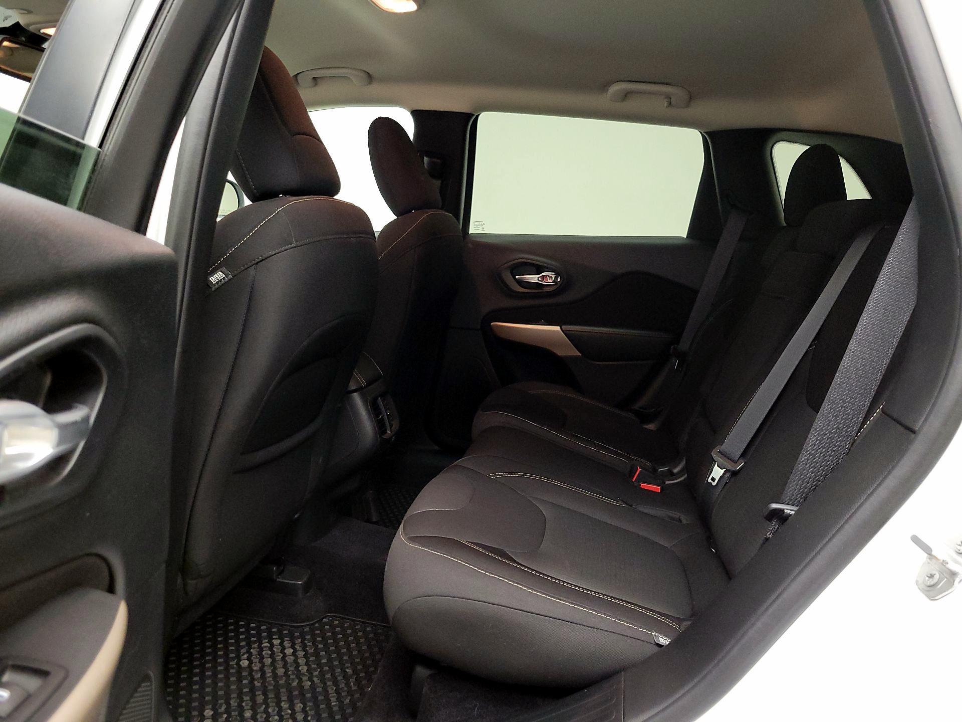 Thumbnail: 2017 Jeep Cherokee - 19