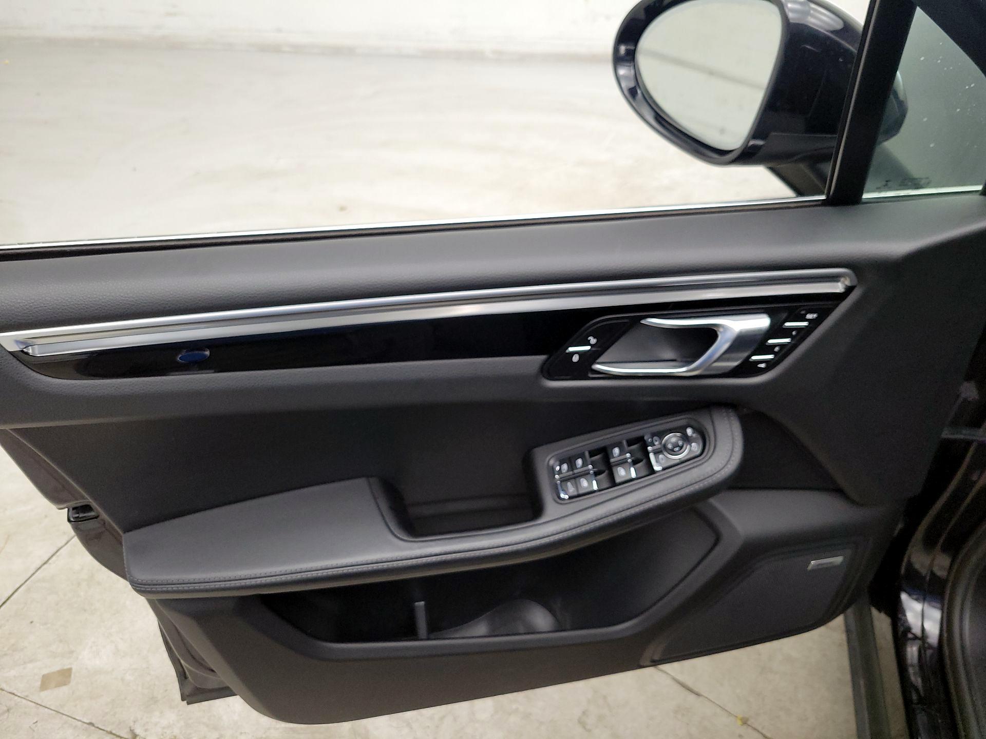 Thumbnail: 2018 Porsche Macan - 12