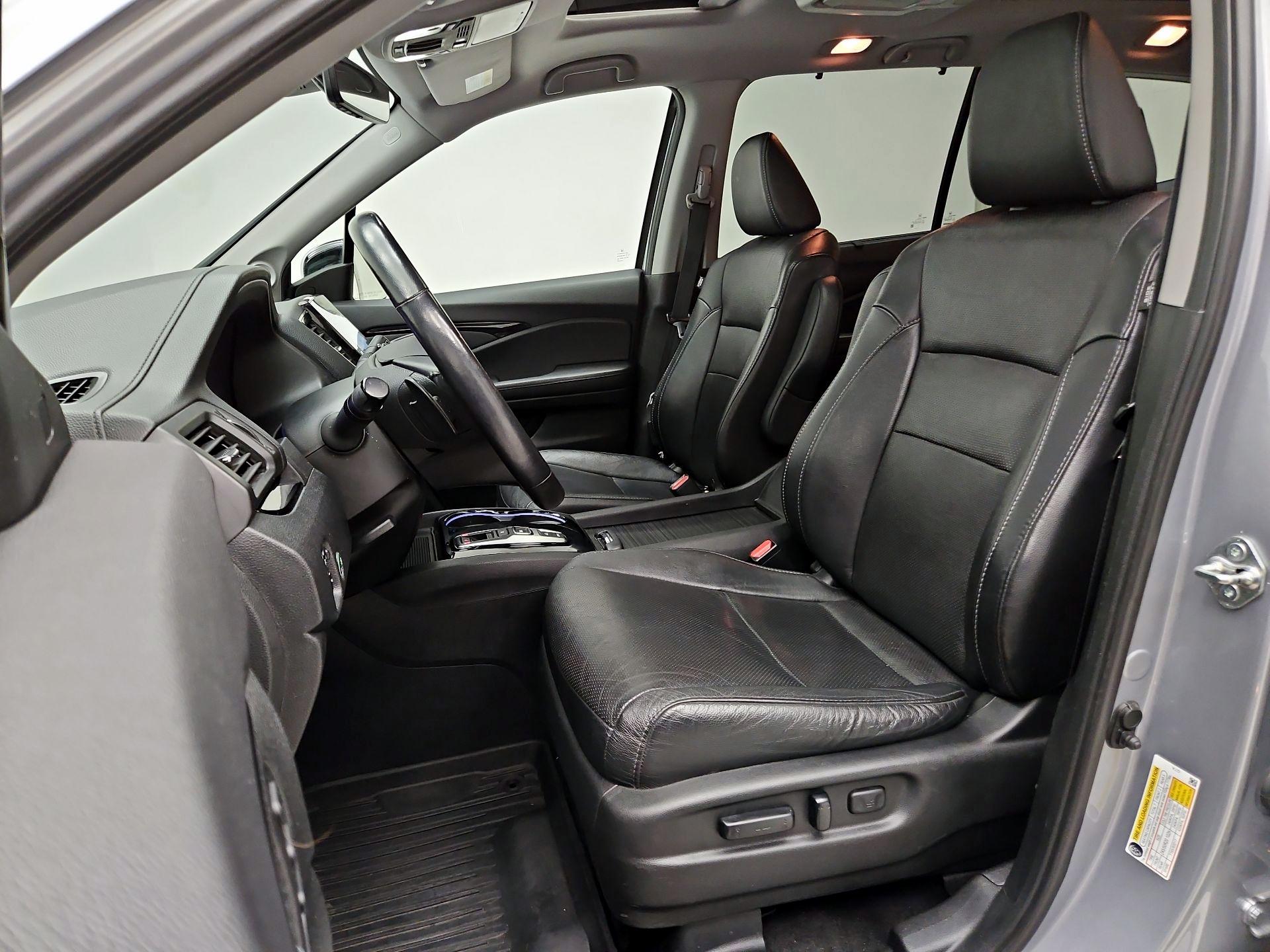 Thumbnail: 2019 Honda Pilot - 11