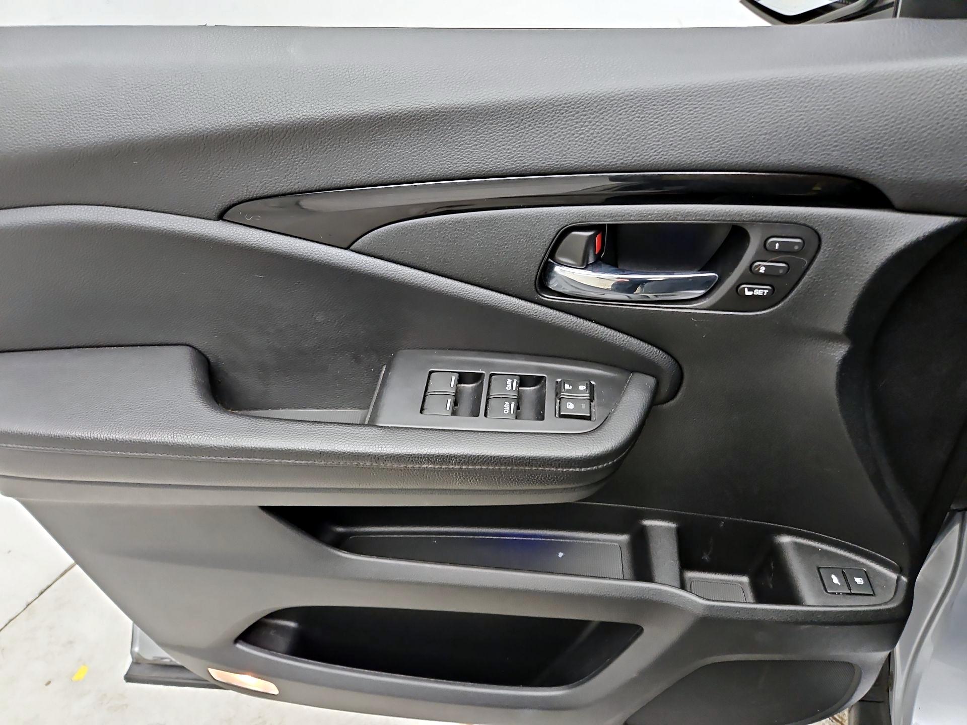 Thumbnail: 2019 Honda Pilot - 12