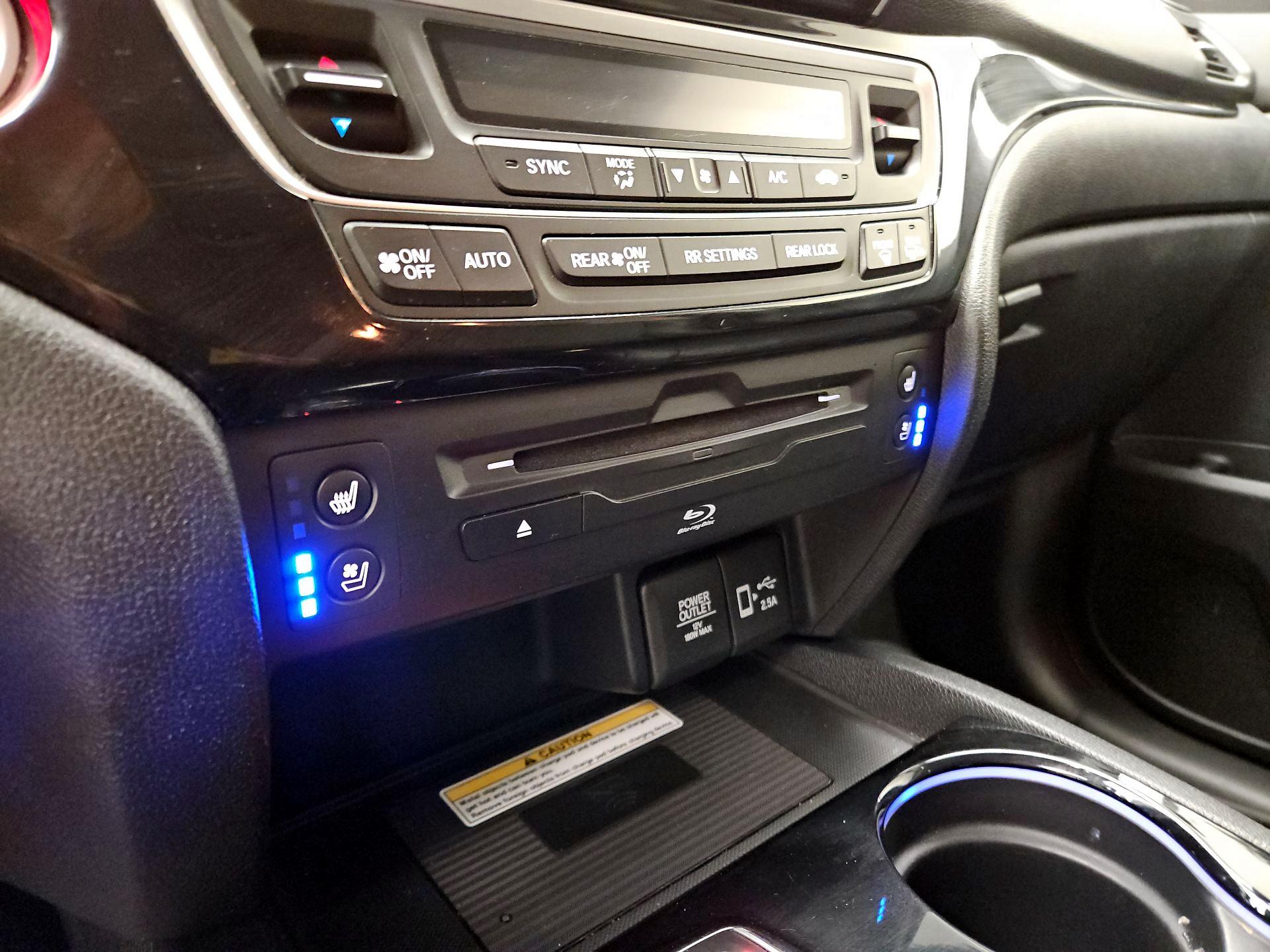 Thumbnail: 2019 Honda Pilot - 17