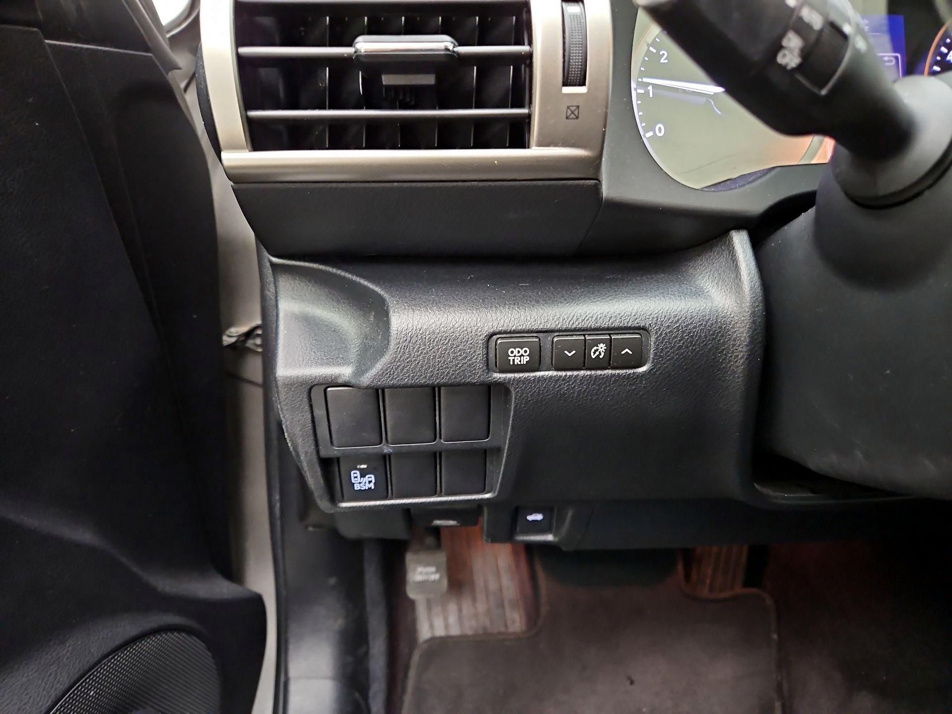 Thumbnail: 2014 Lexus IS - 13