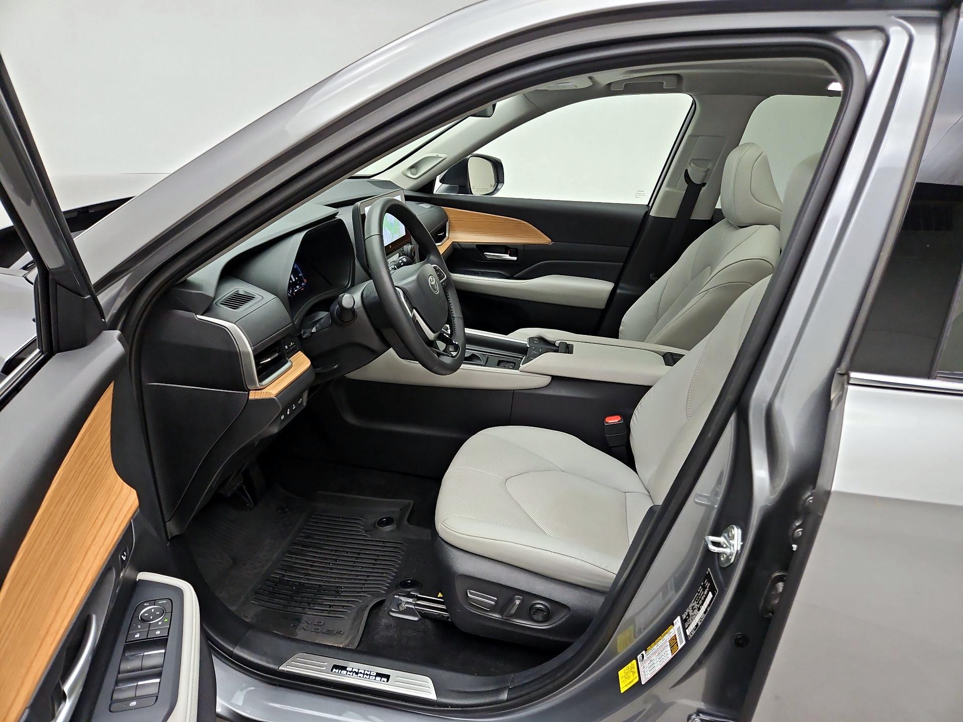 Thumbnail: 2025 Toyota Highlander - 11