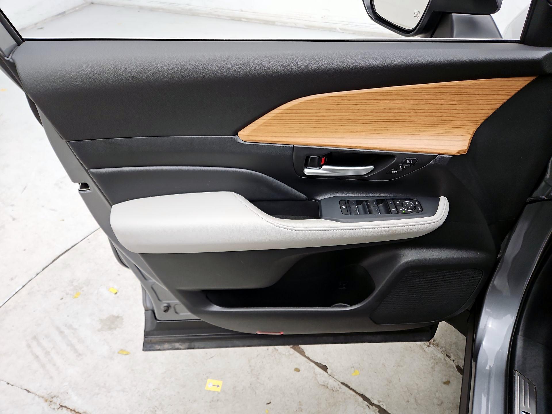 Thumbnail: 2025 Toyota Highlander - 12