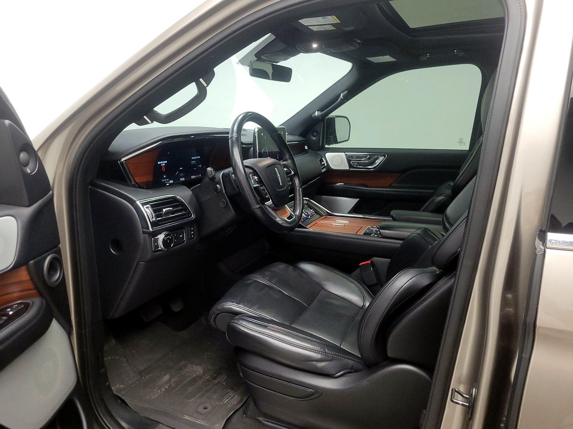 Thumbnail: 2019 Lincoln Navigator L - 11