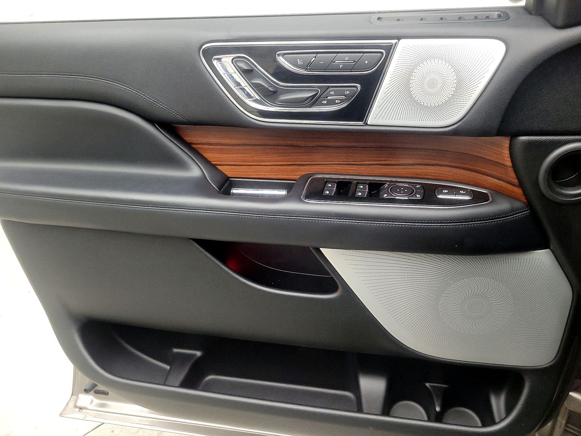 Thumbnail: 2019 Lincoln Navigator L - 12