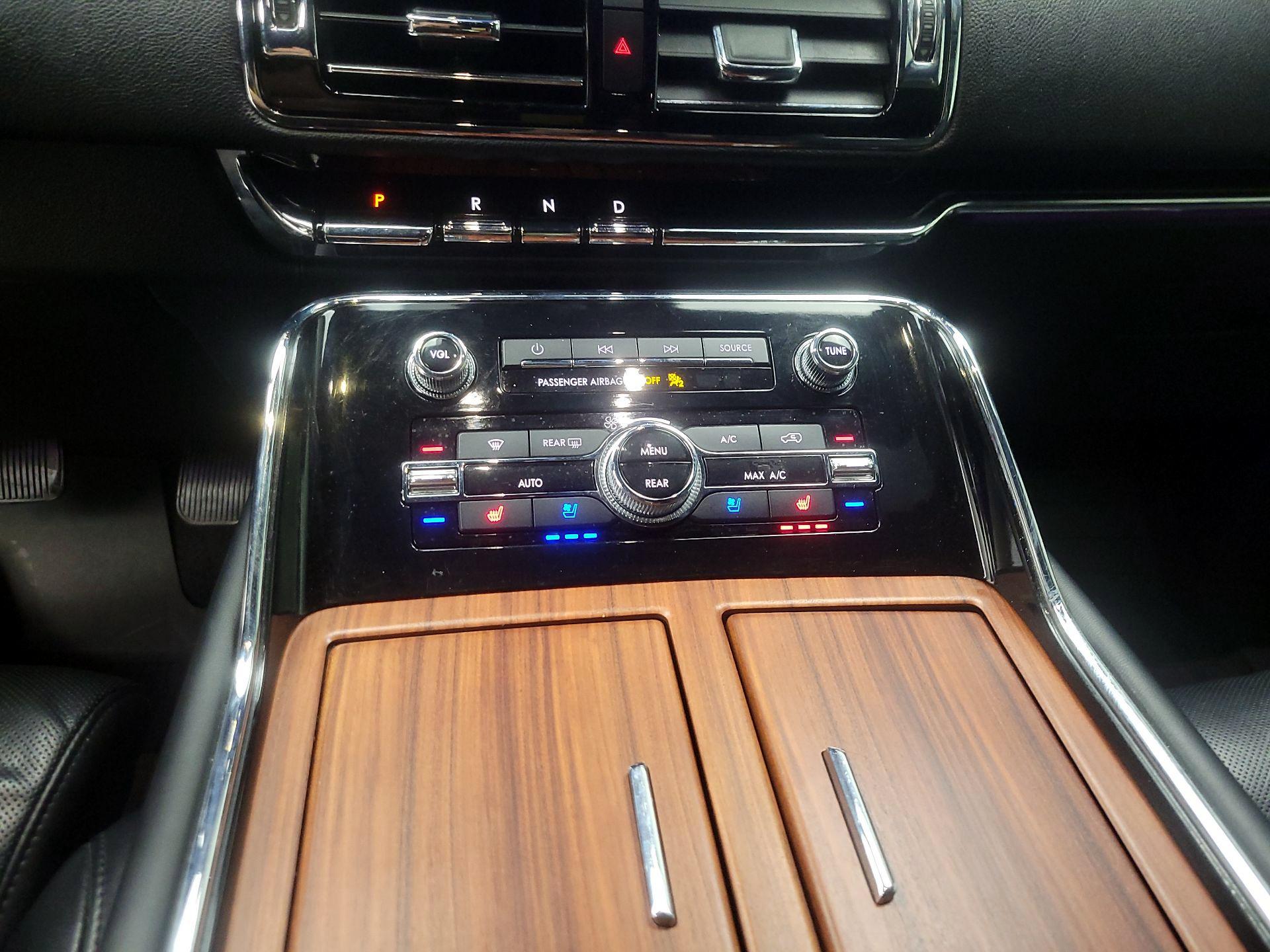 Thumbnail: 2019 Lincoln Navigator L - 17