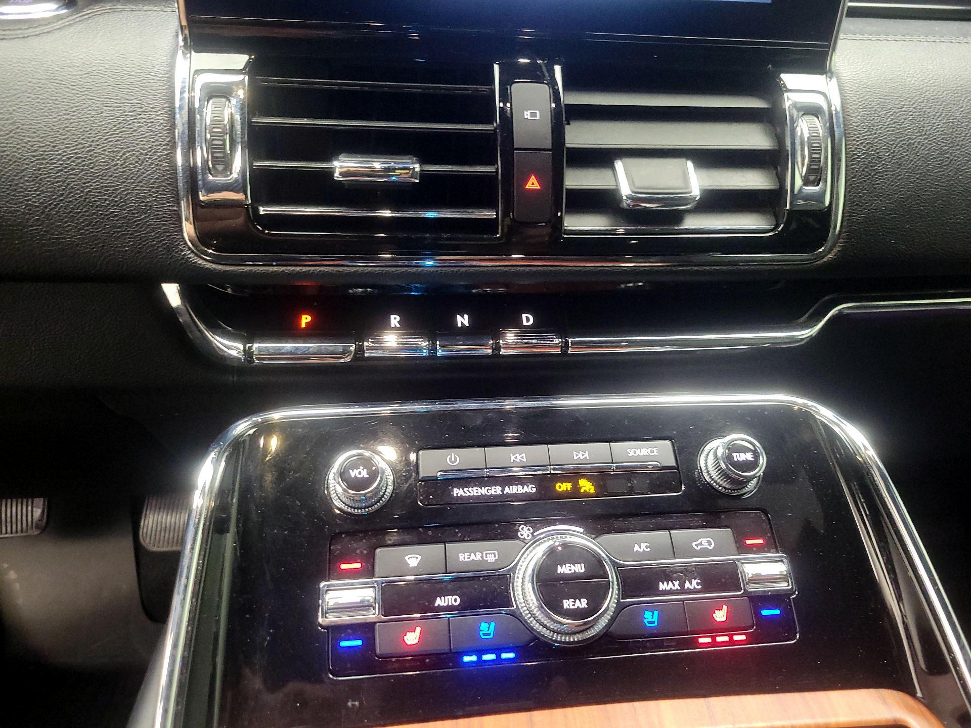 Thumbnail: 2019 Lincoln Navigator L - 18