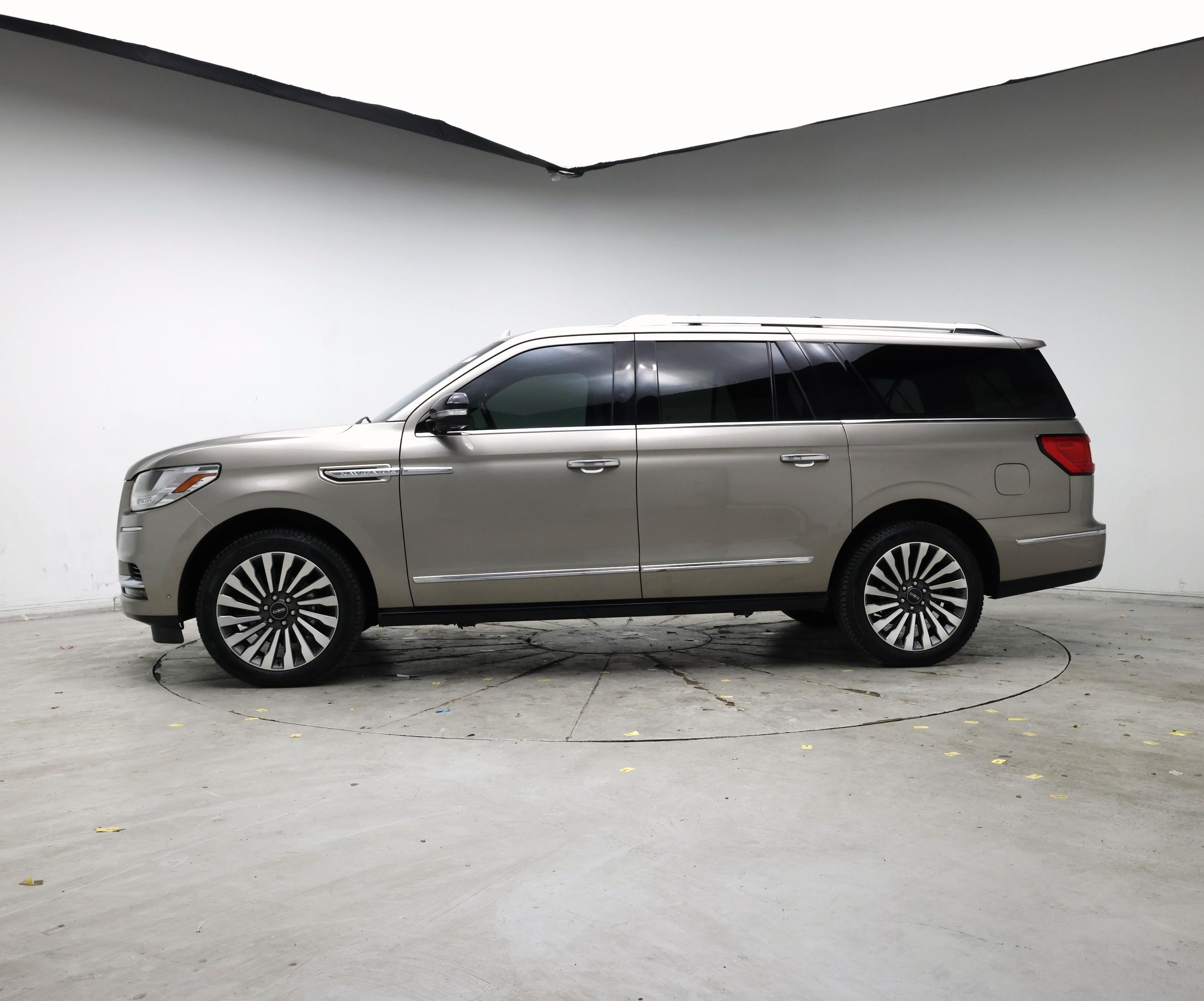 Thumbnail: 2019 Lincoln Navigator L - 3