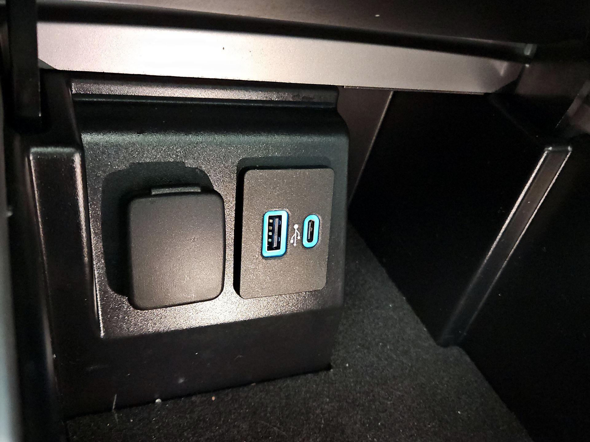 Thumbnail: 2021 Ford Explorer - 19