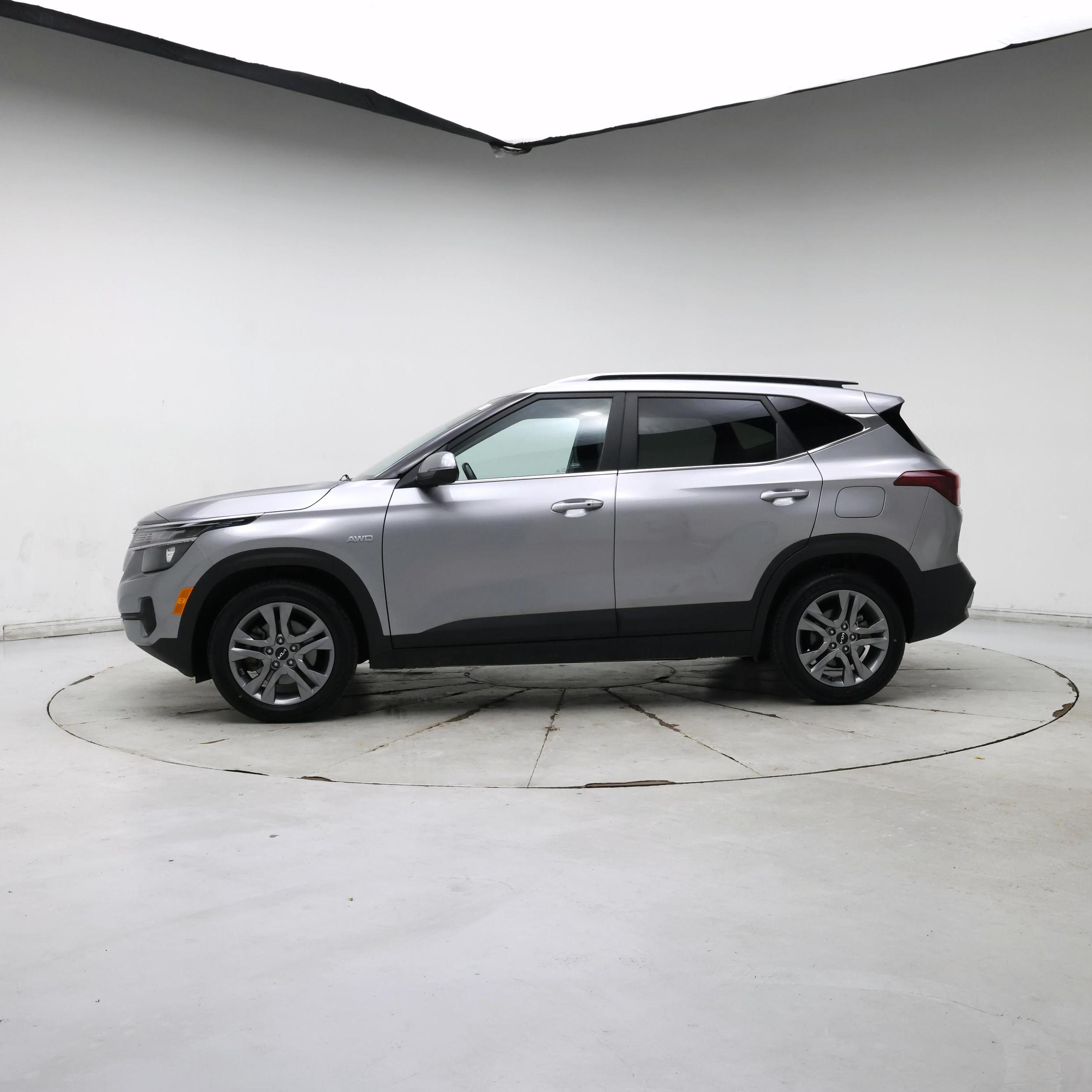 Thumbnail: 2022 Kia Seltos - 3