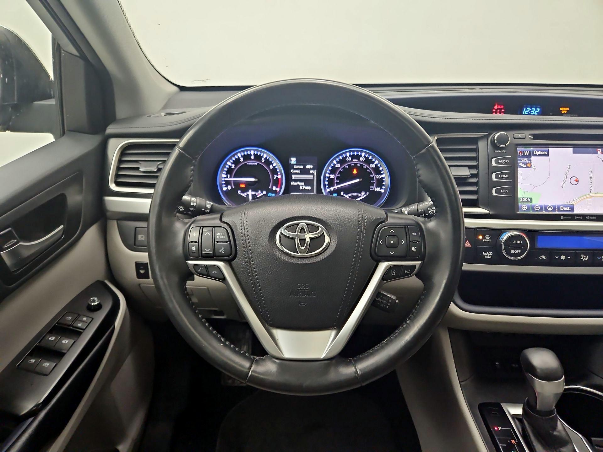 Thumbnail: 2019 Toyota Highlander - 10
