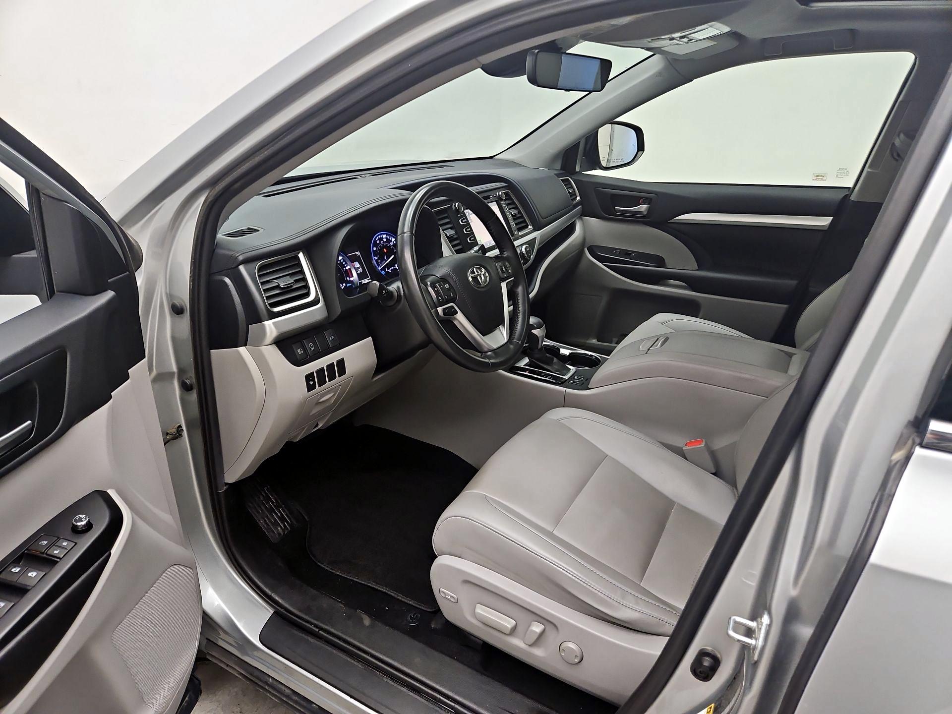 Thumbnail: 2019 Toyota Highlander - 11