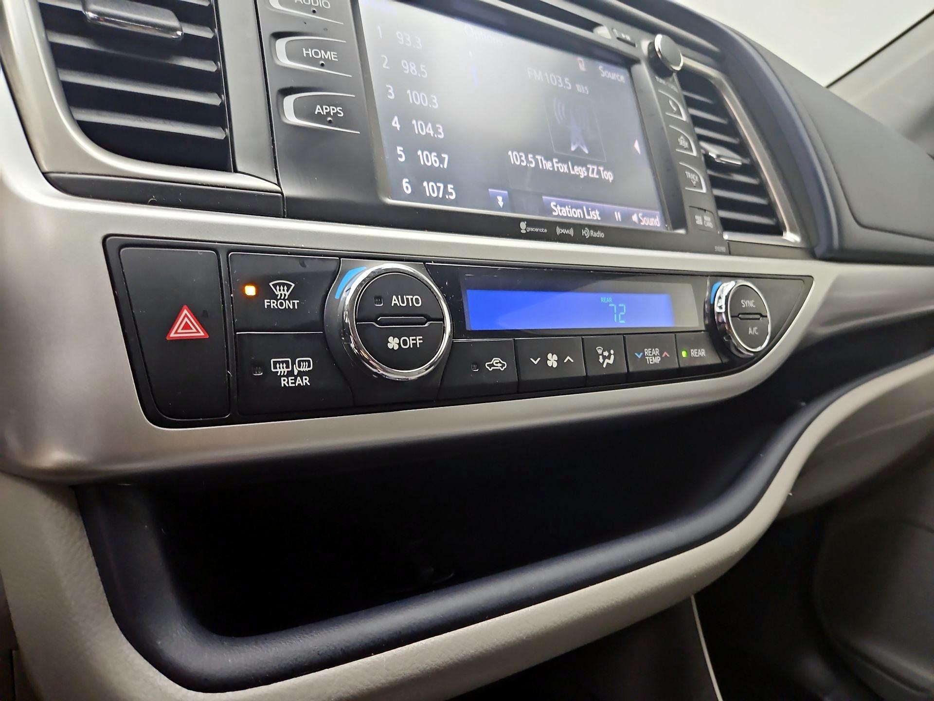 Thumbnail: 2019 Toyota Highlander - 17