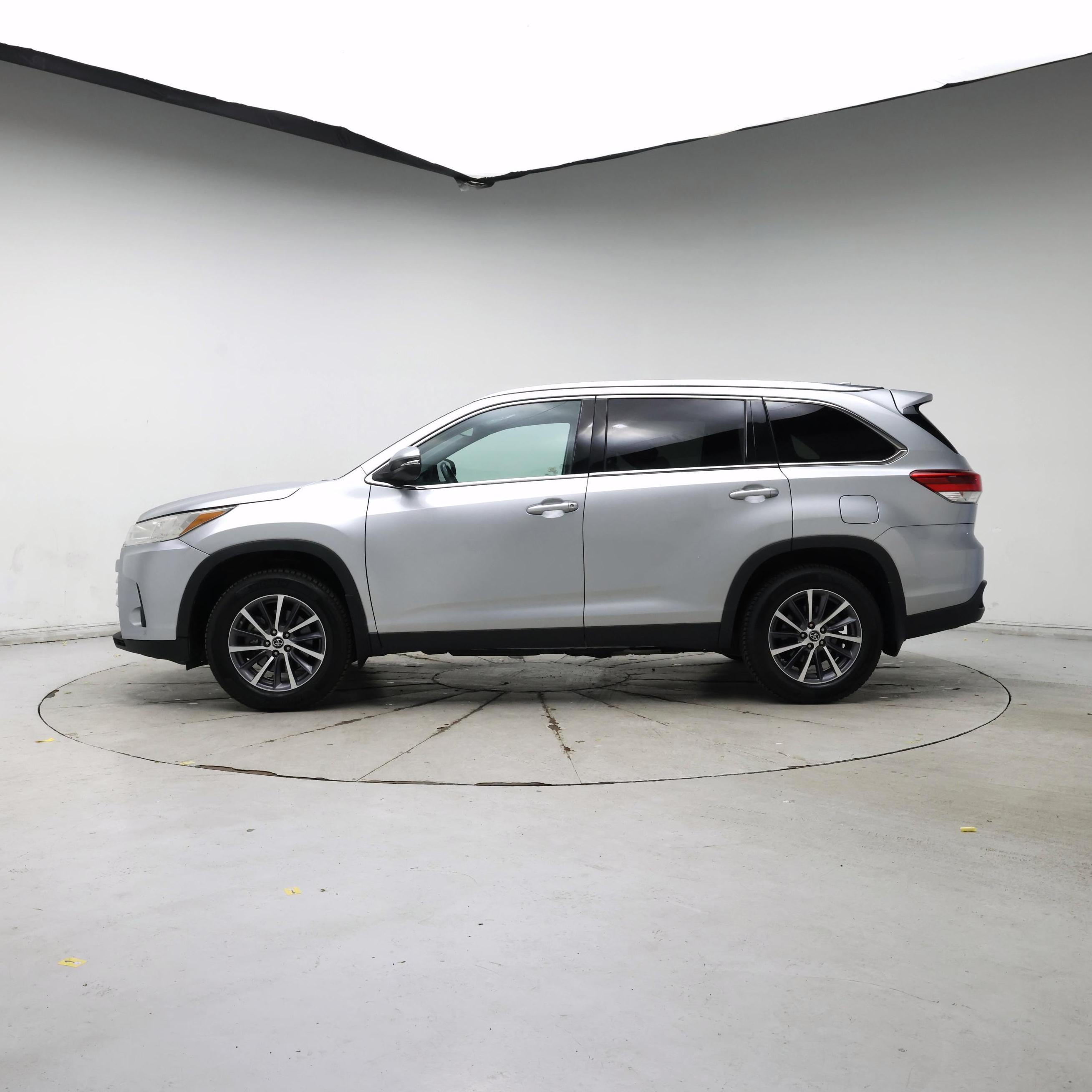 Thumbnail: 2019 Toyota Highlander - 3