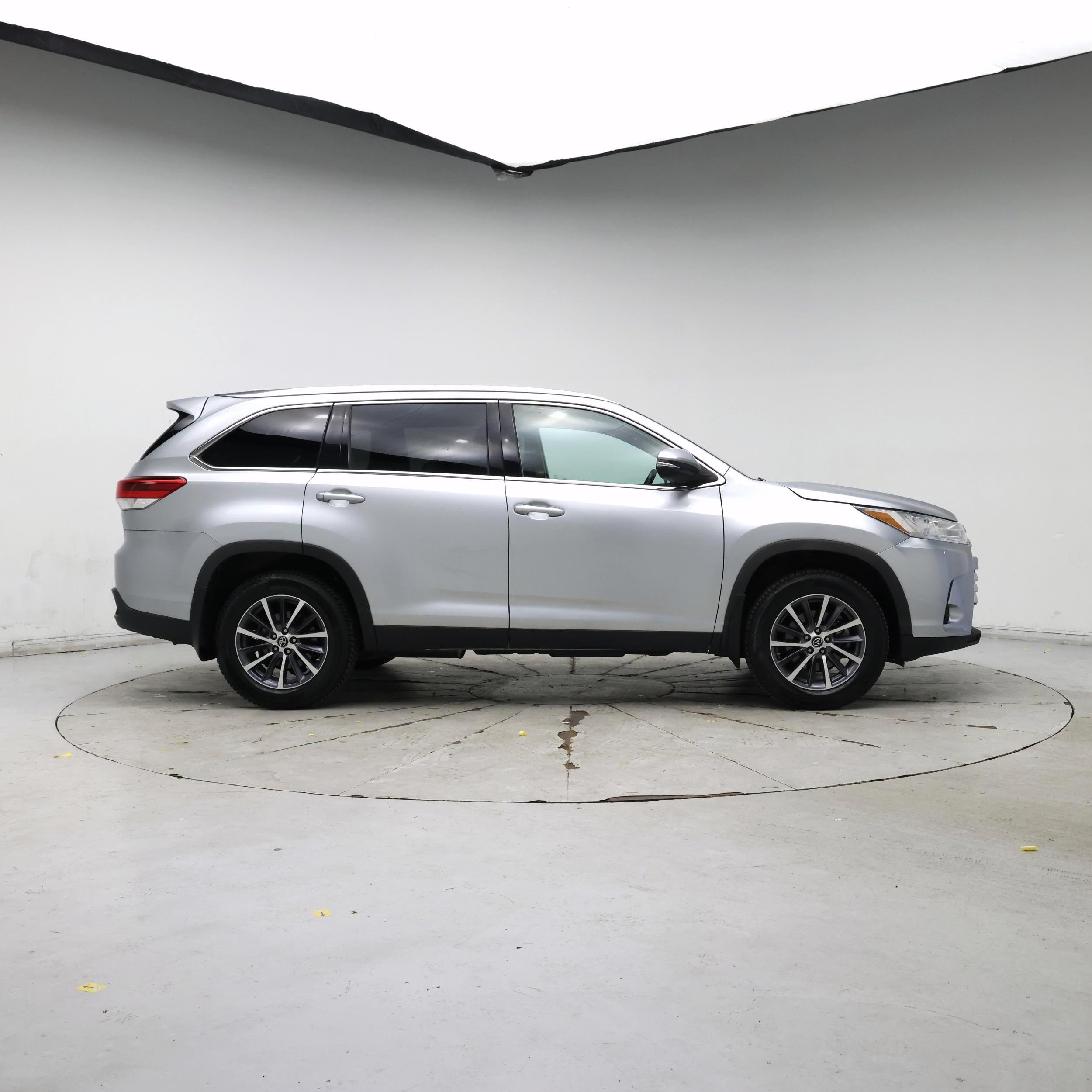 Thumbnail: 2019 Toyota Highlander - 7