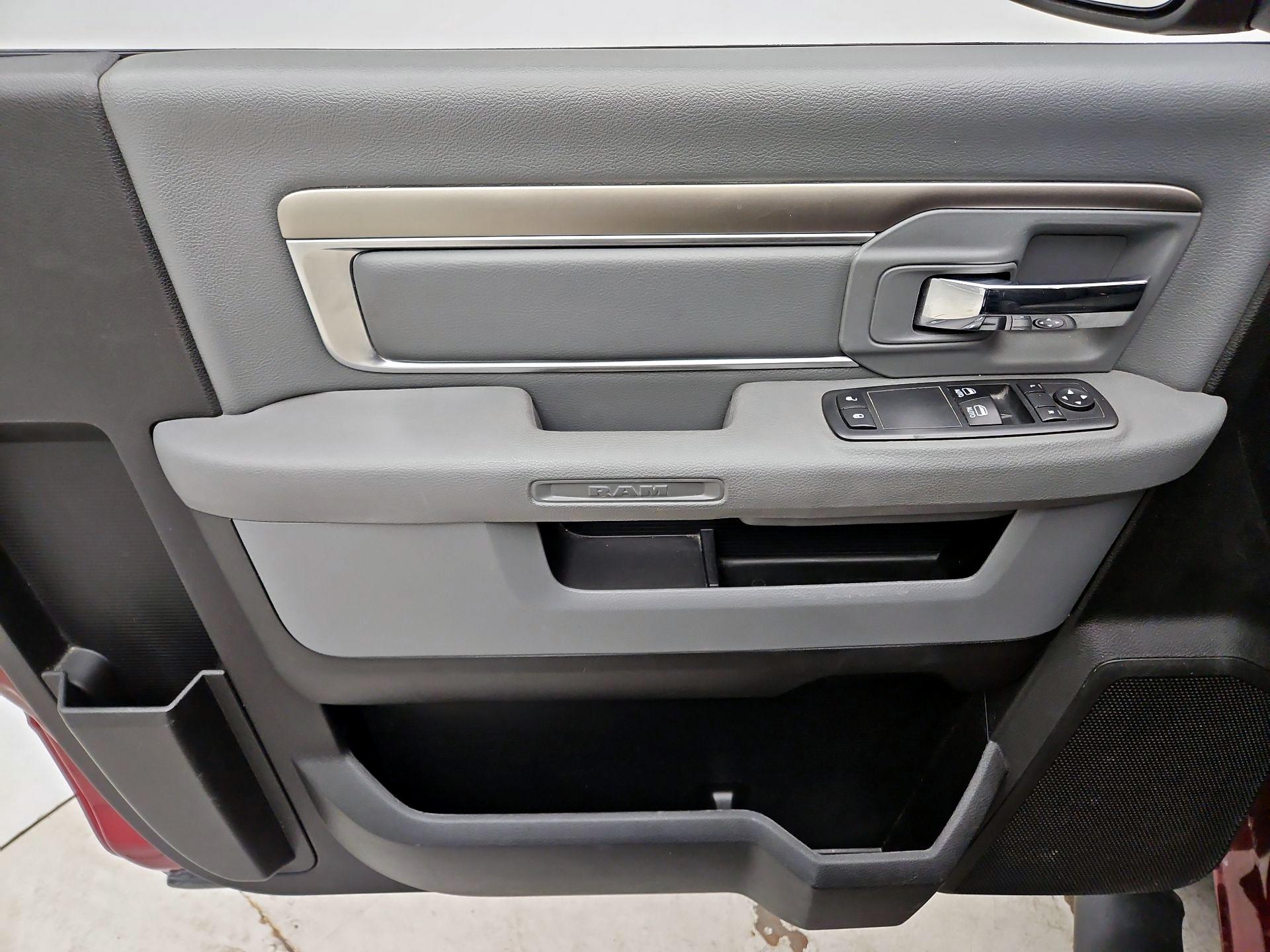 Thumbnail: 2019 RAM 1500 Classic - 12