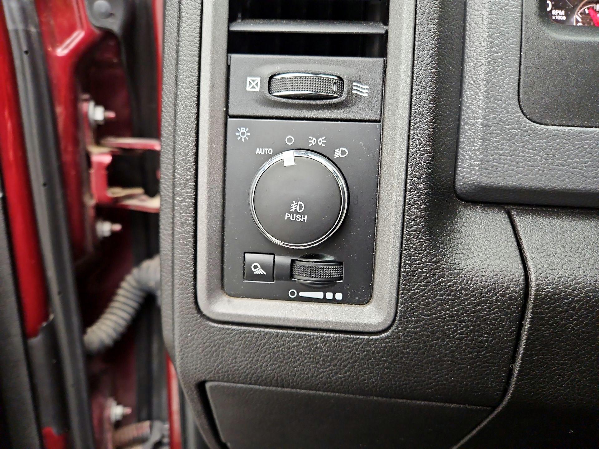 Thumbnail: 2019 RAM 1500 Classic - 13