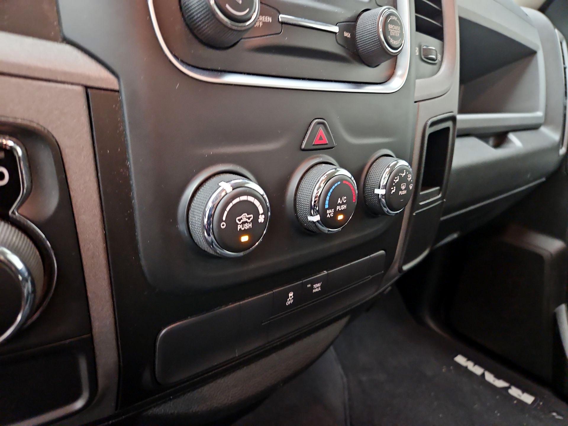 Thumbnail: 2019 RAM 1500 Classic - 16