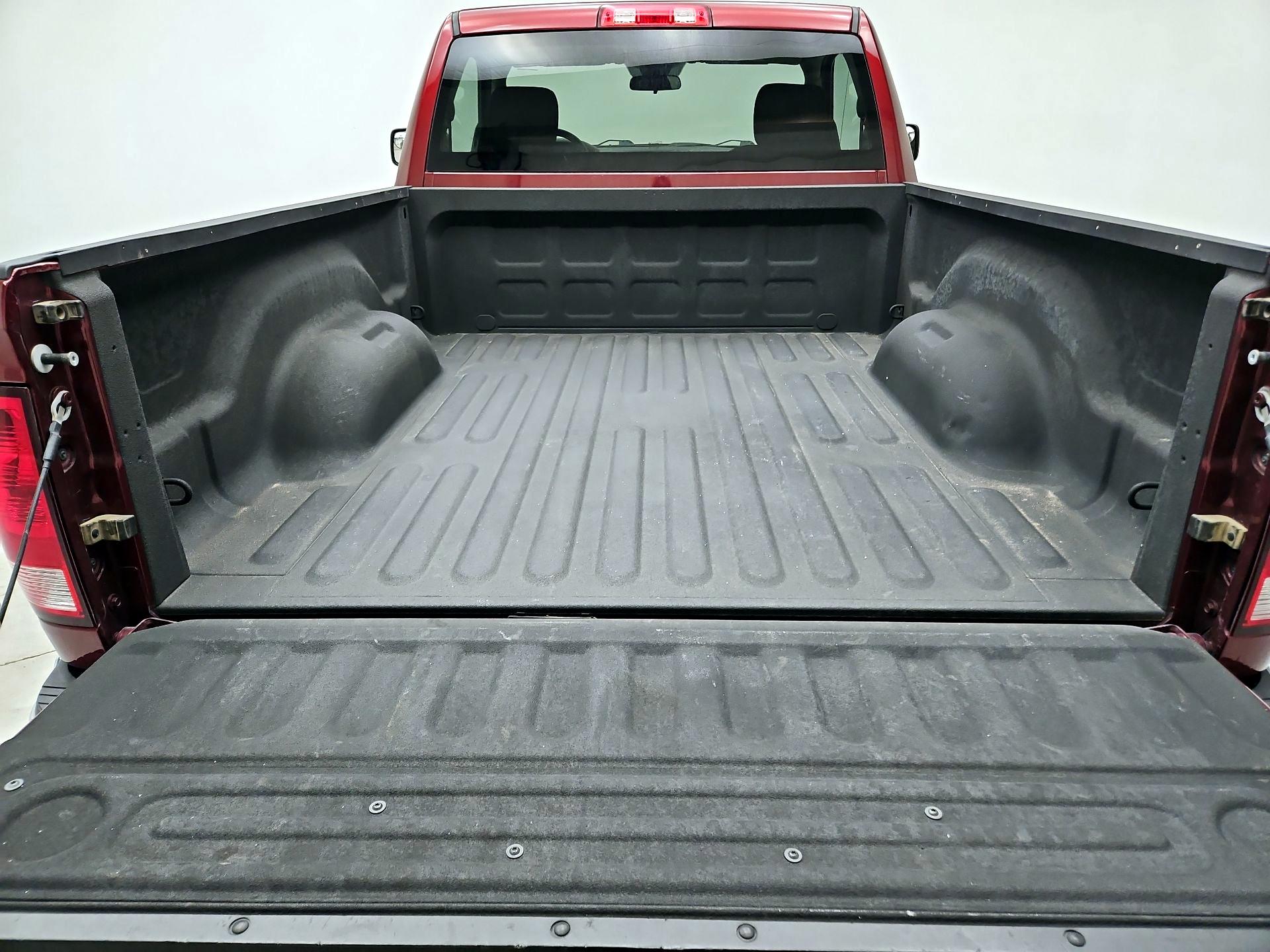 Thumbnail: 2019 RAM 1500 Classic - 18