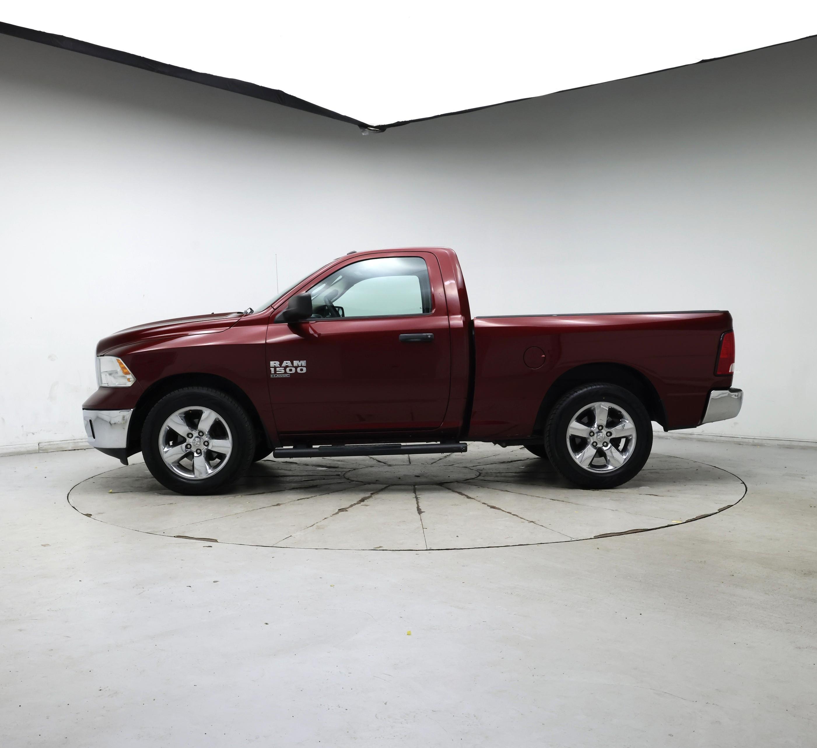 Thumbnail: 2019 RAM 1500 Classic - 3