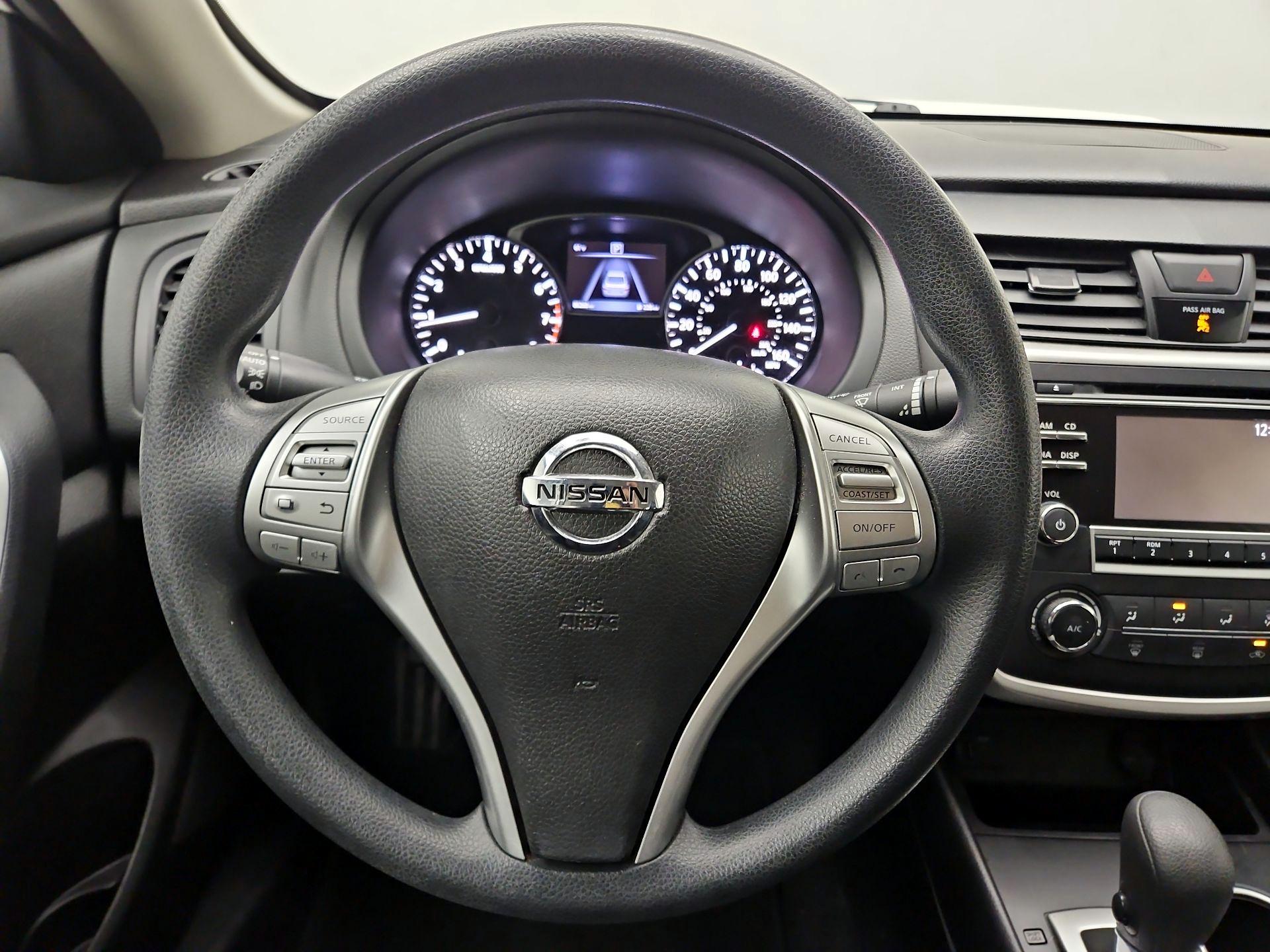 Thumbnail: 2016 Nissan Altima - 10