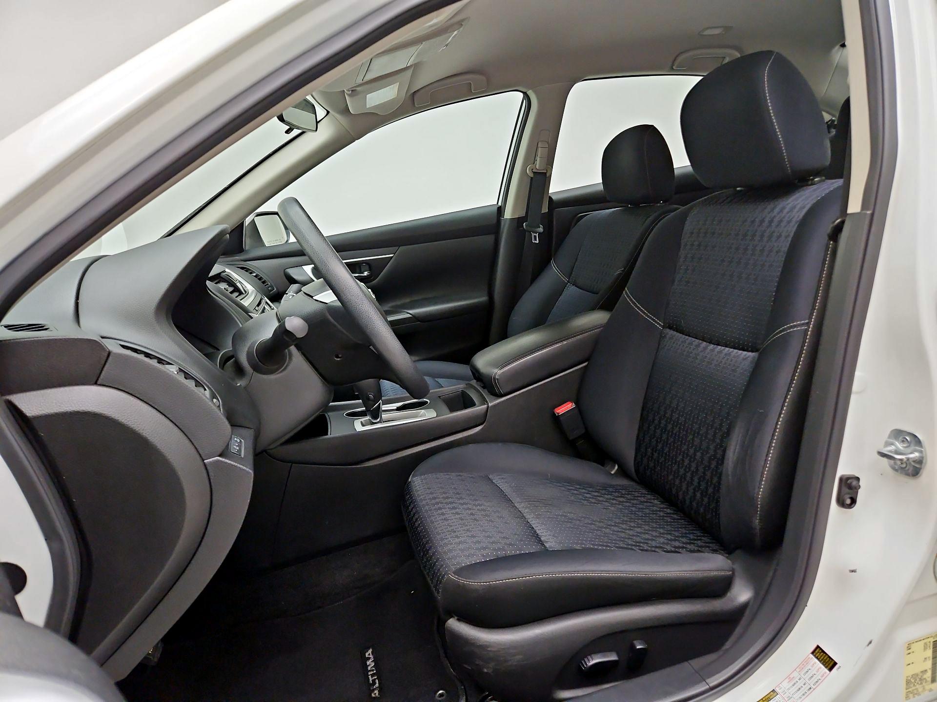 Thumbnail: 2016 Nissan Altima - 11