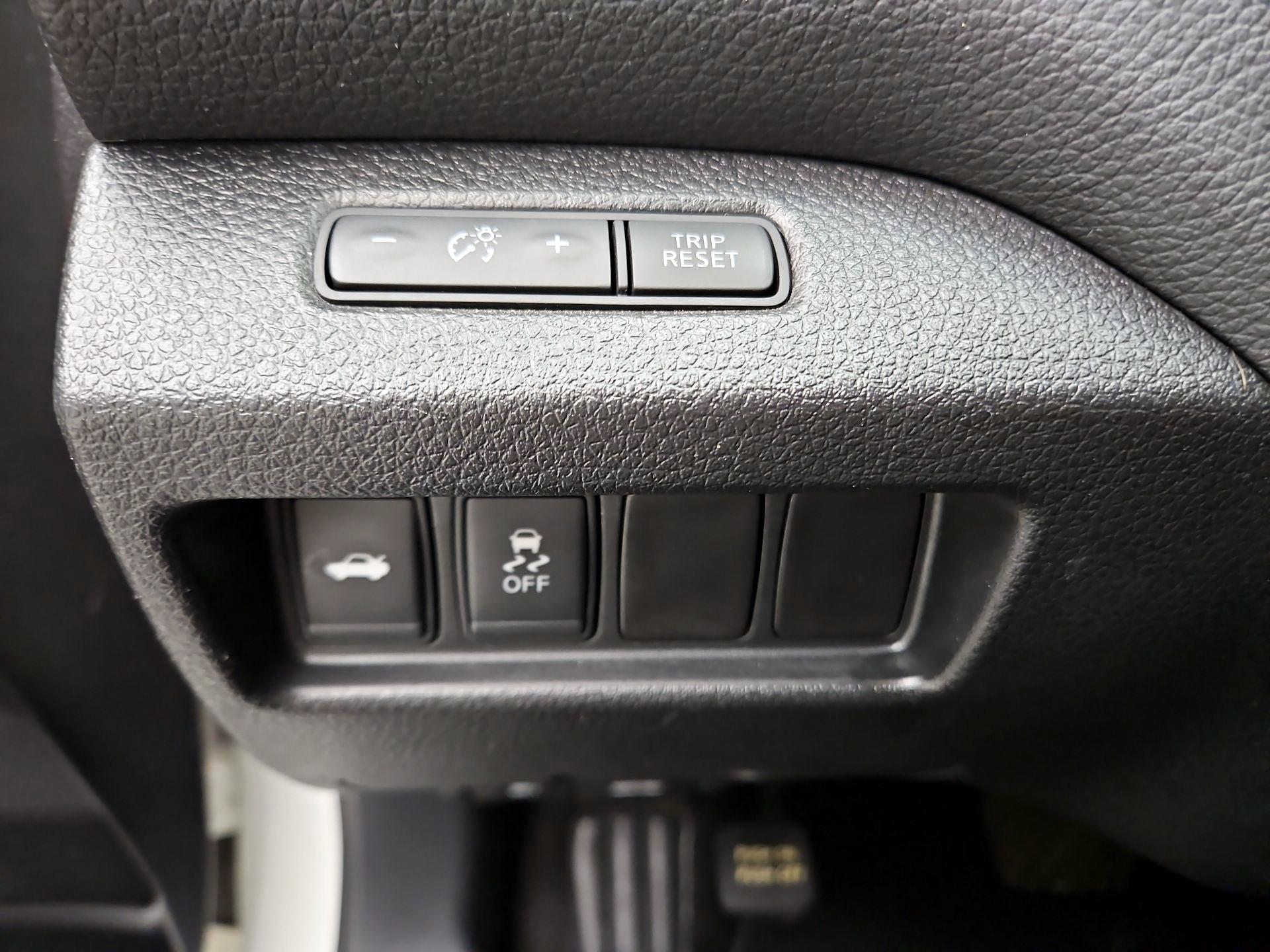 Thumbnail: 2016 Nissan Altima - 13