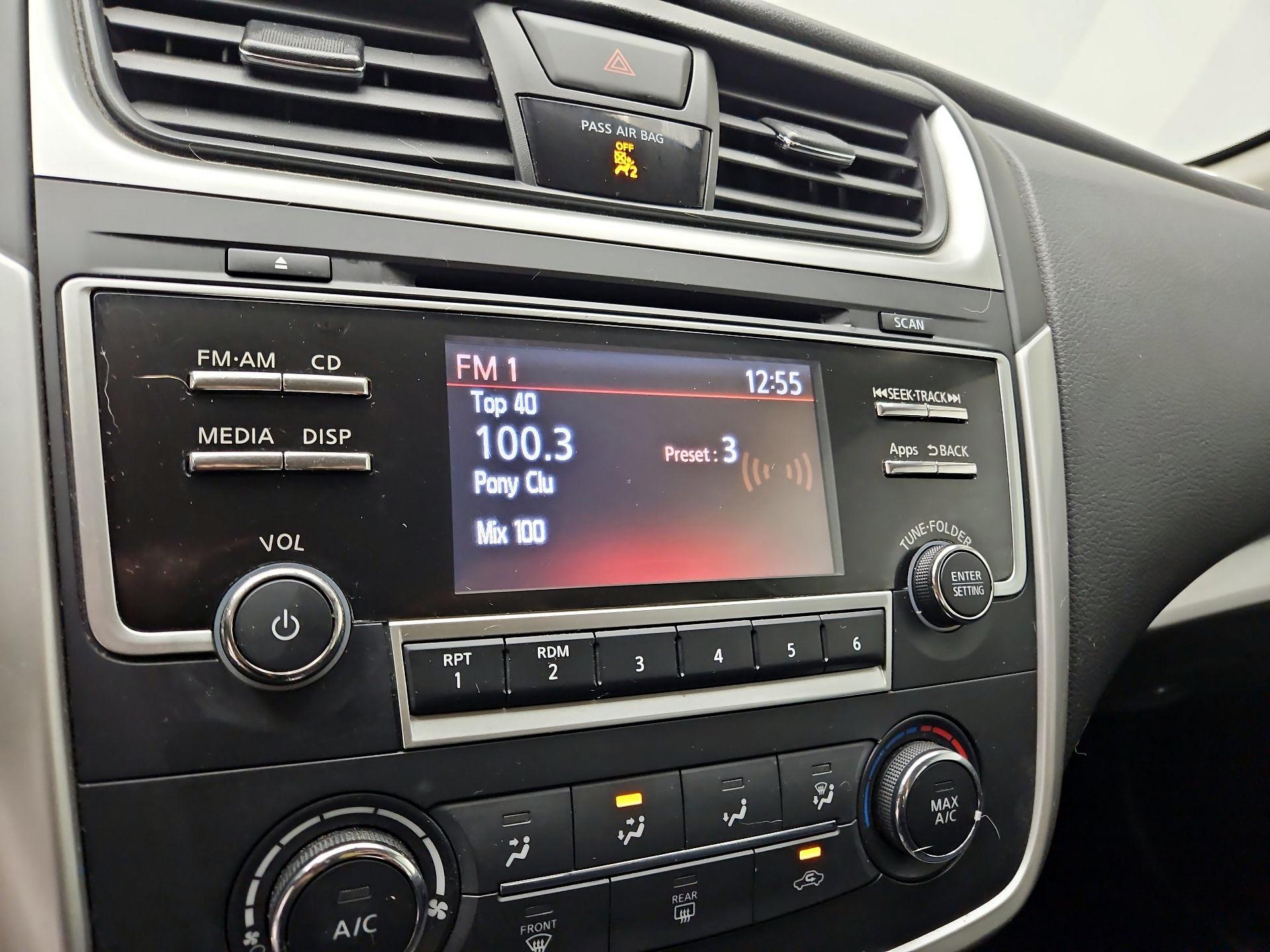 Thumbnail: 2016 Nissan Altima - 15