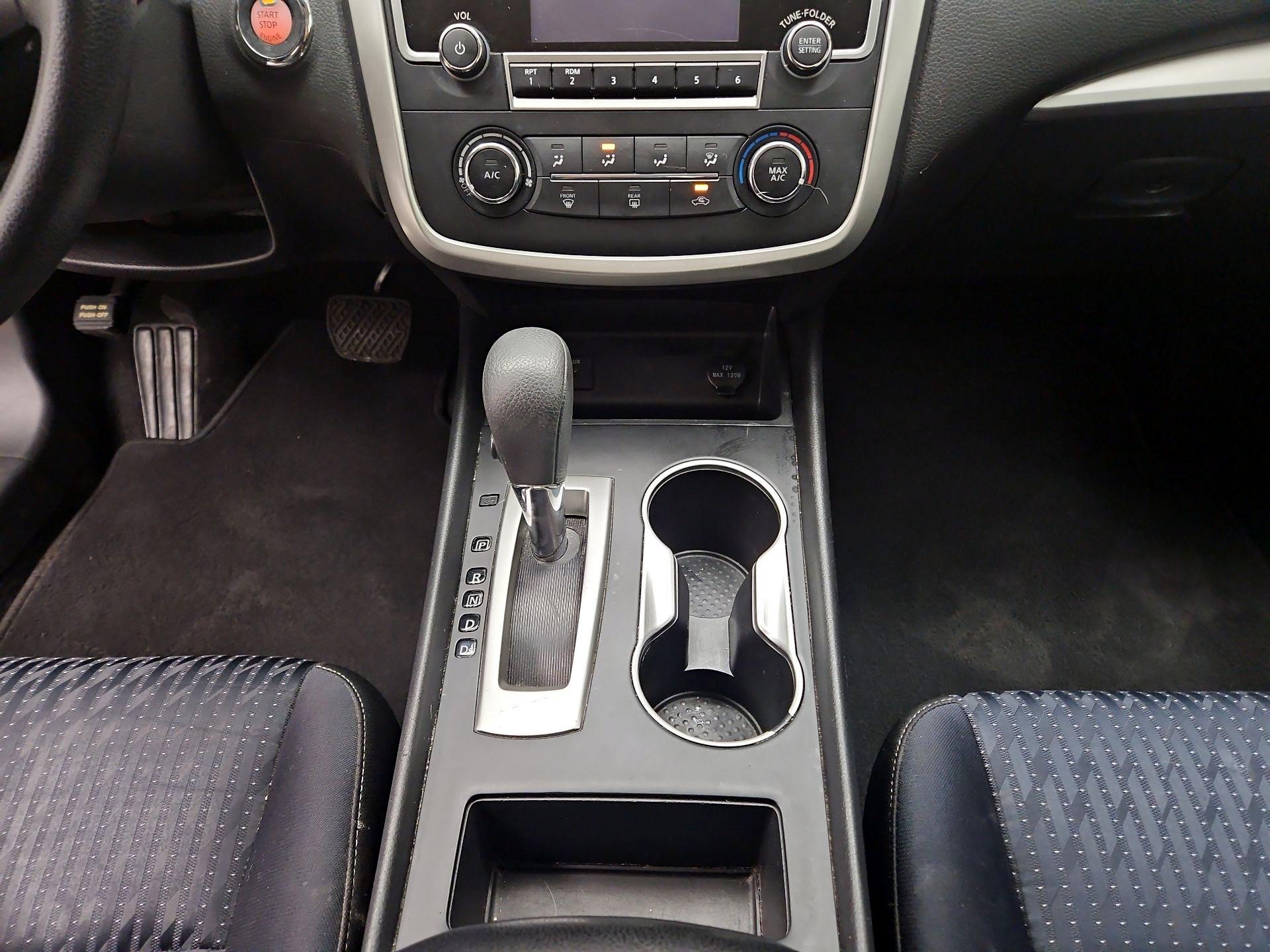 Thumbnail: 2016 Nissan Altima - 17