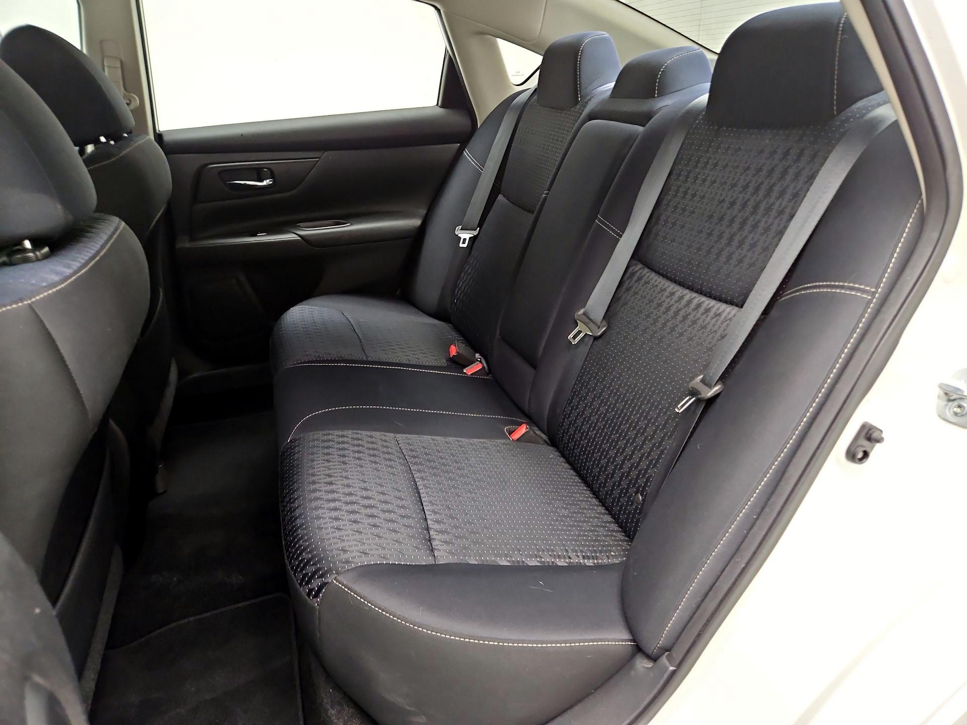 Thumbnail: 2016 Nissan Altima - 19