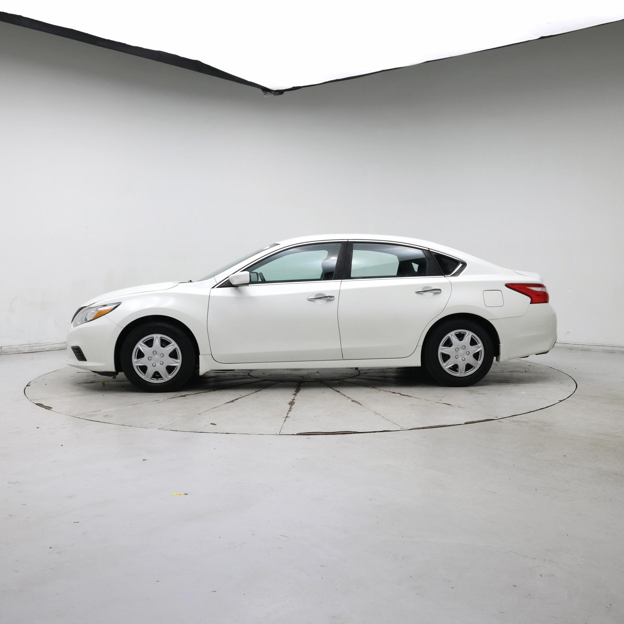 Thumbnail: 2016 Nissan Altima - 3