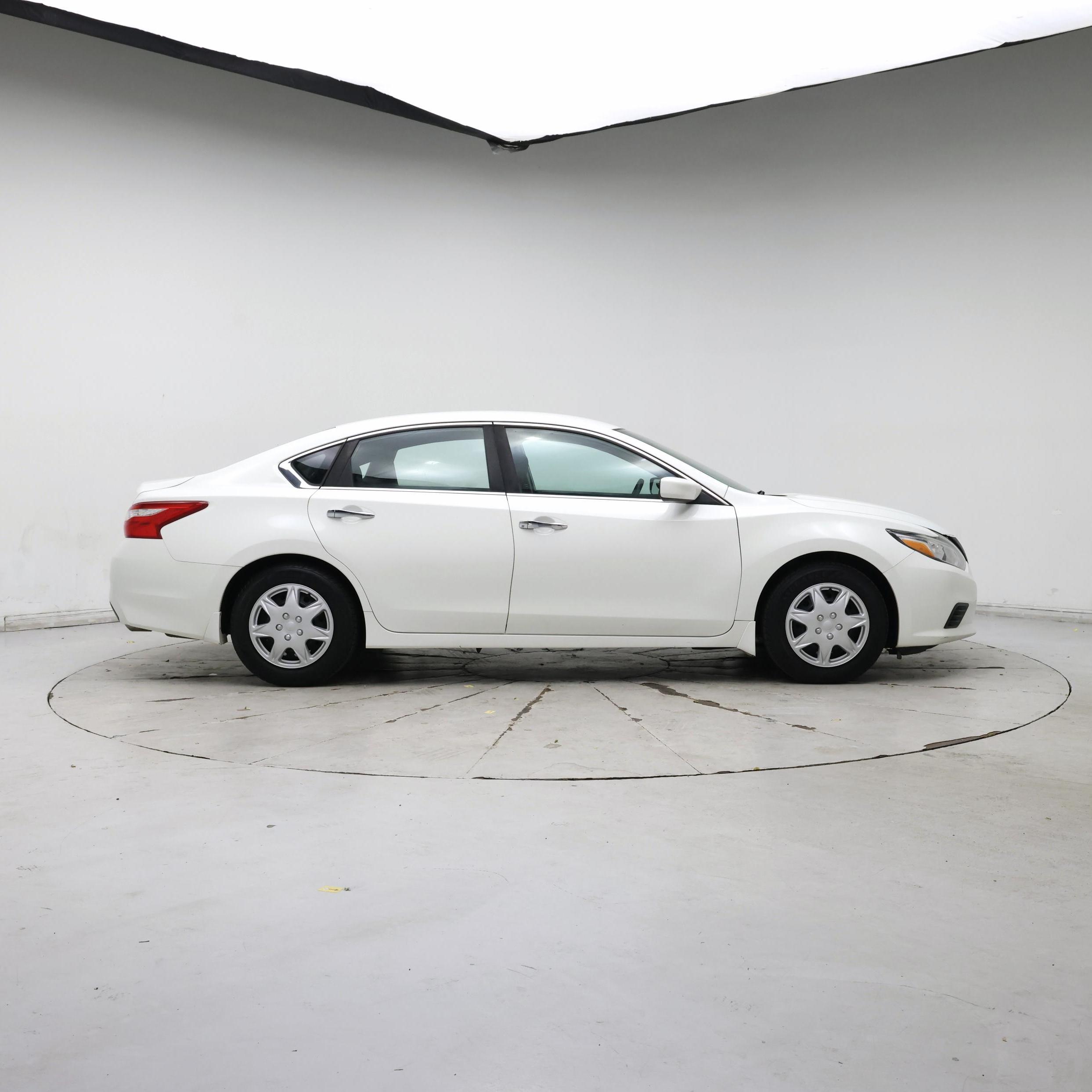 Thumbnail: 2016 Nissan Altima - 7