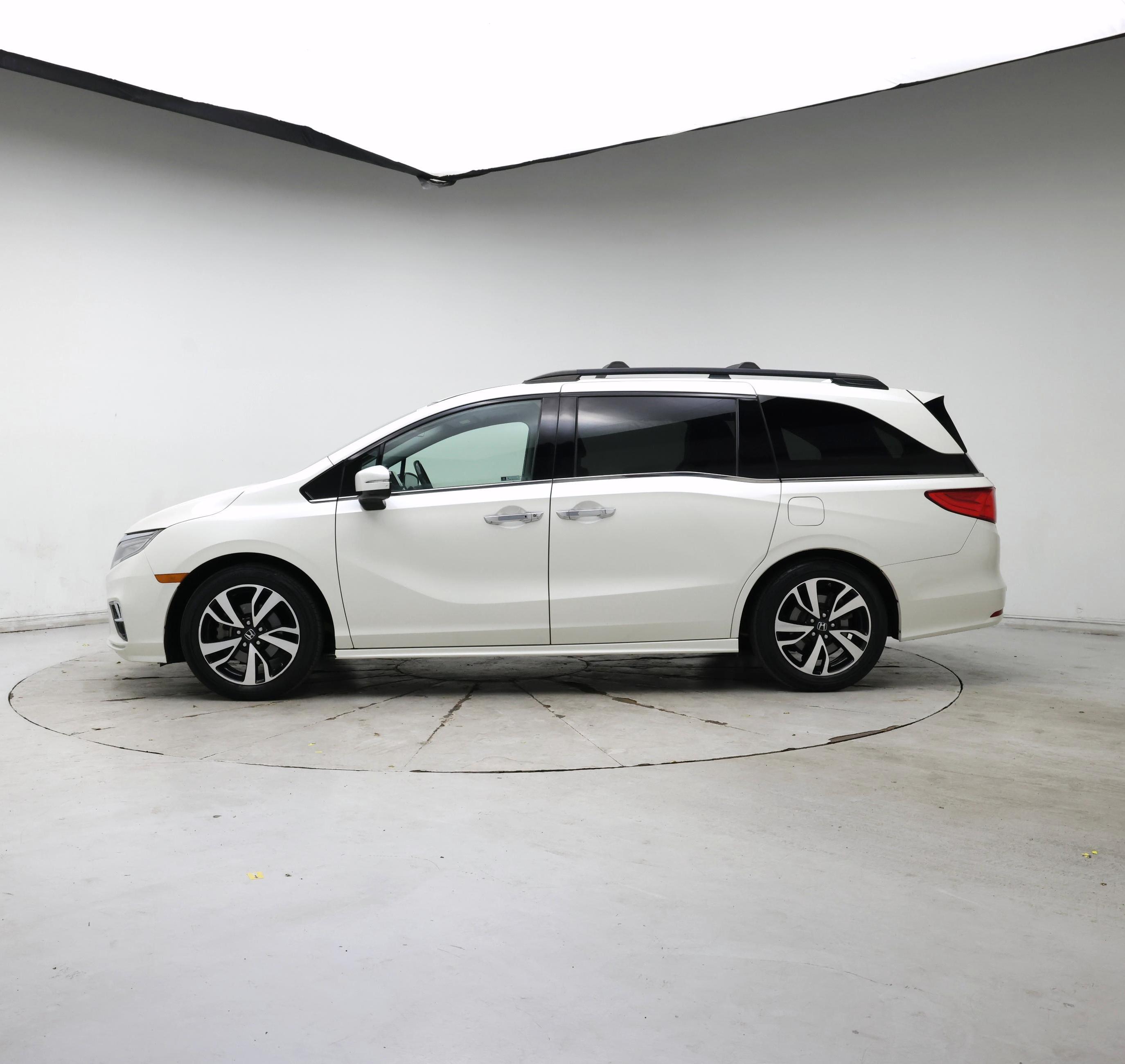 Thumbnail: 2019 Honda Odyssey - 3