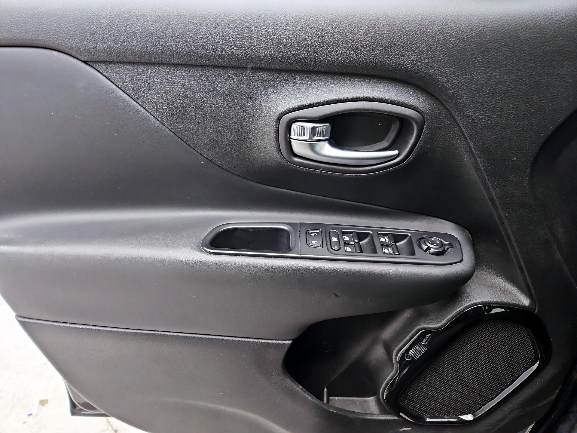 Thumbnail: 2017 Jeep Renegade - 12