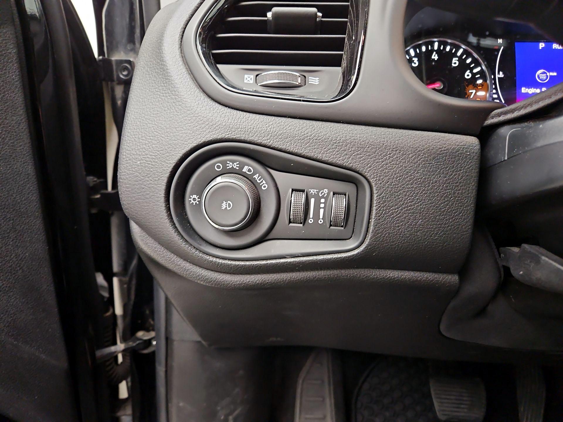 Thumbnail: 2017 Jeep Renegade - 13