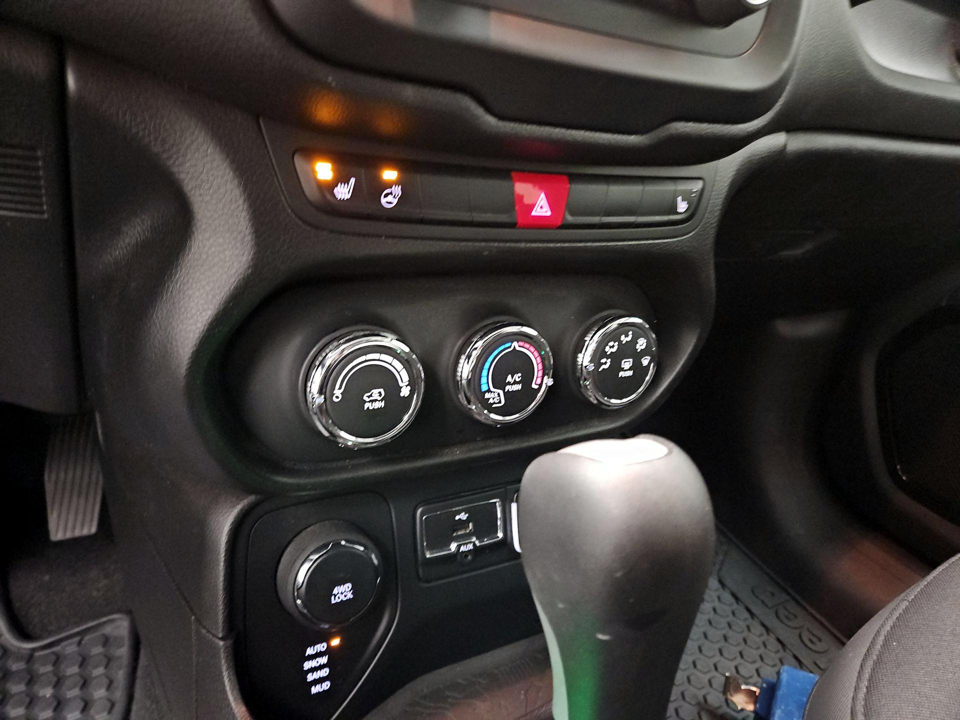 Thumbnail: 2017 Jeep Renegade - 17