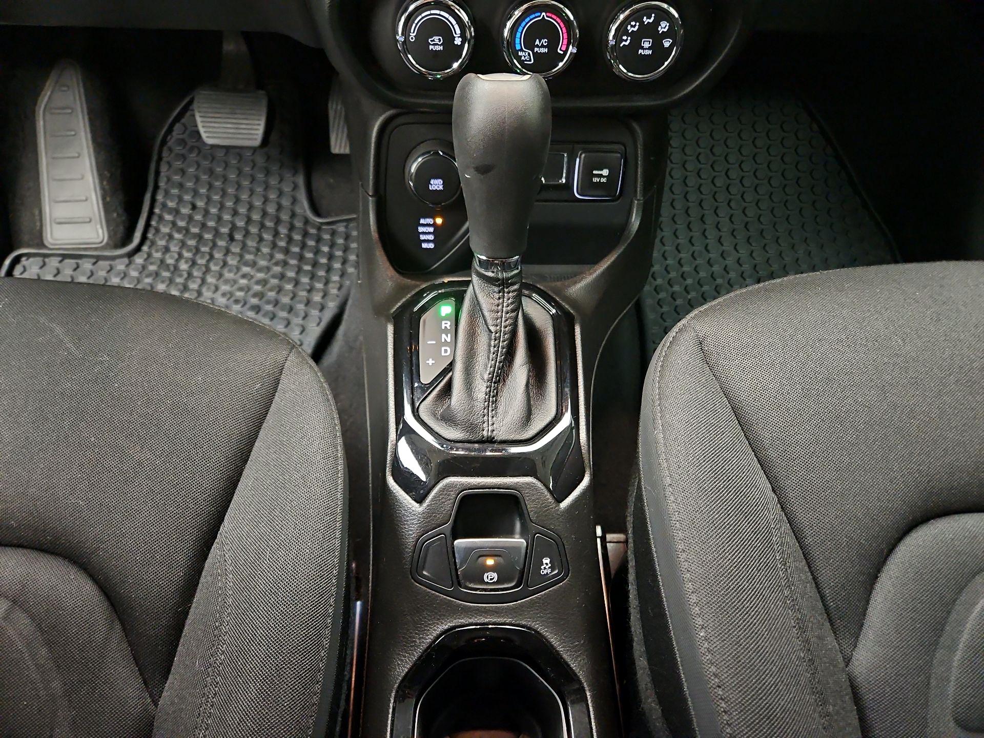 Thumbnail: 2017 Jeep Renegade - 18