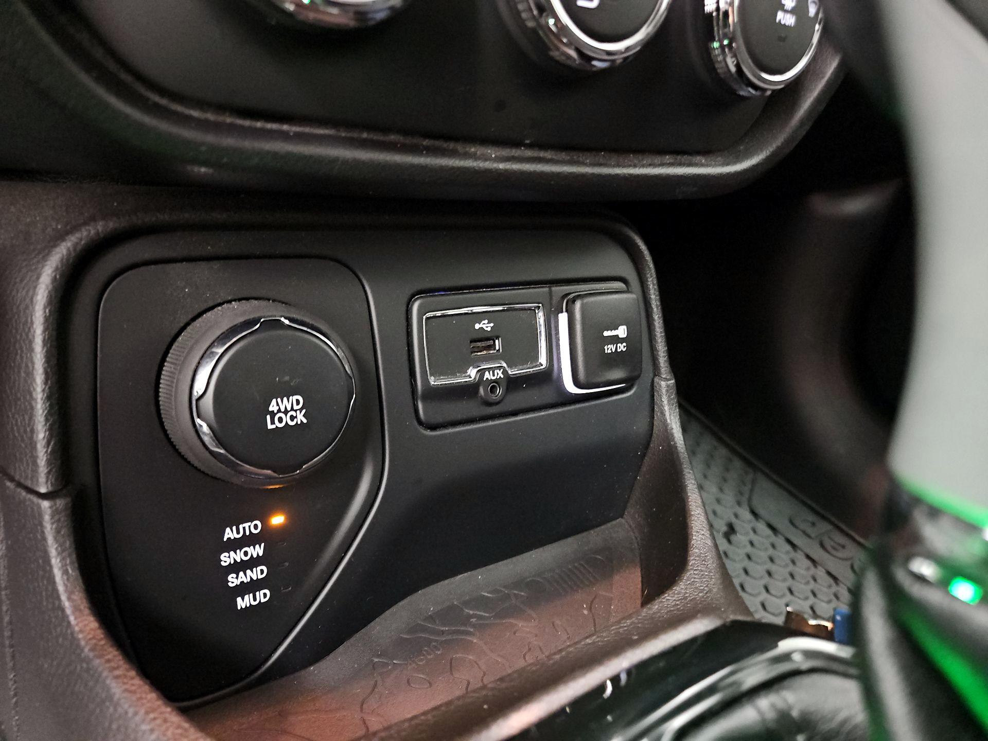 Thumbnail: 2017 Jeep Renegade - 19