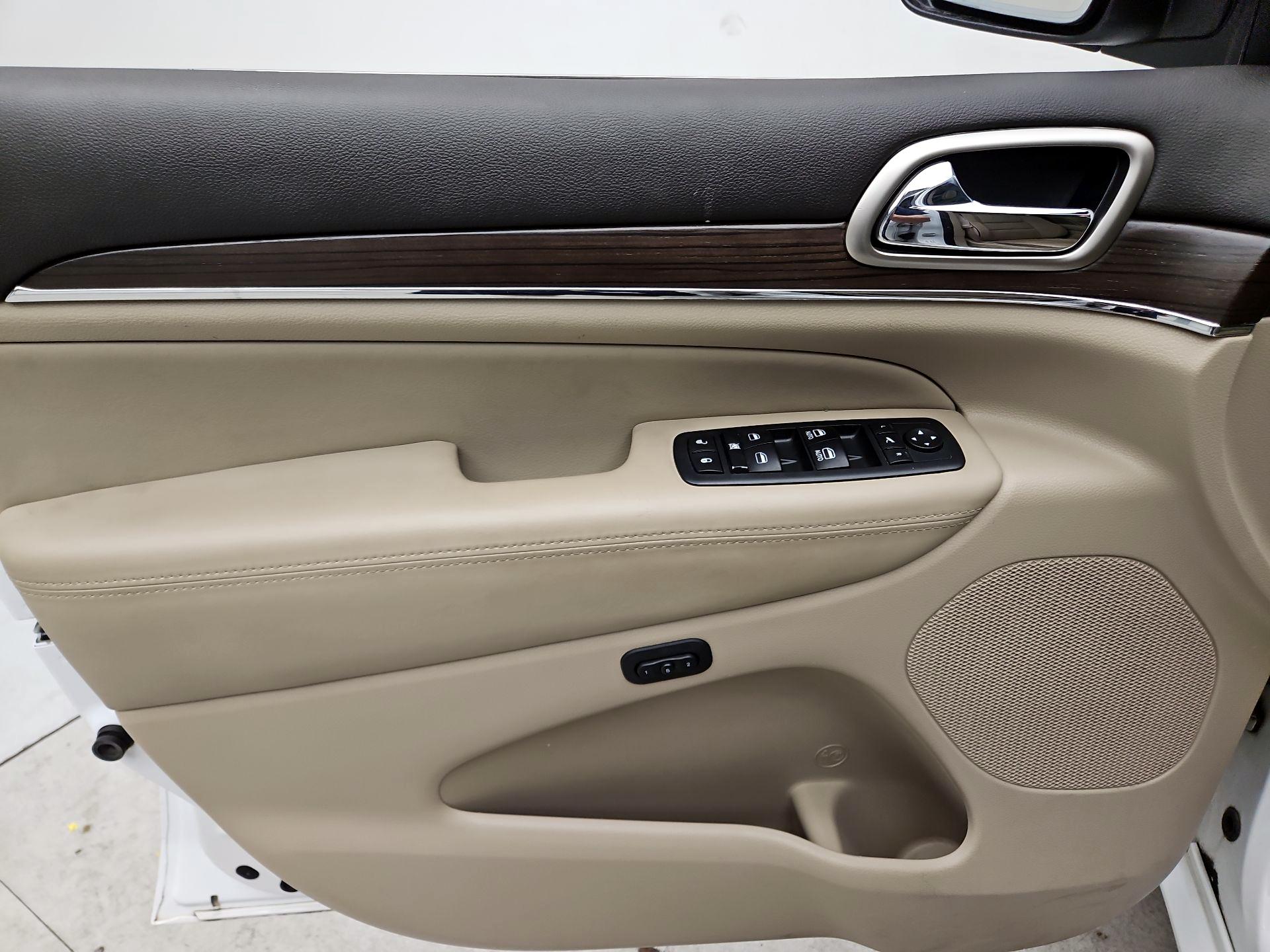 Thumbnail: 2014 Jeep Grand Cherokee - 12